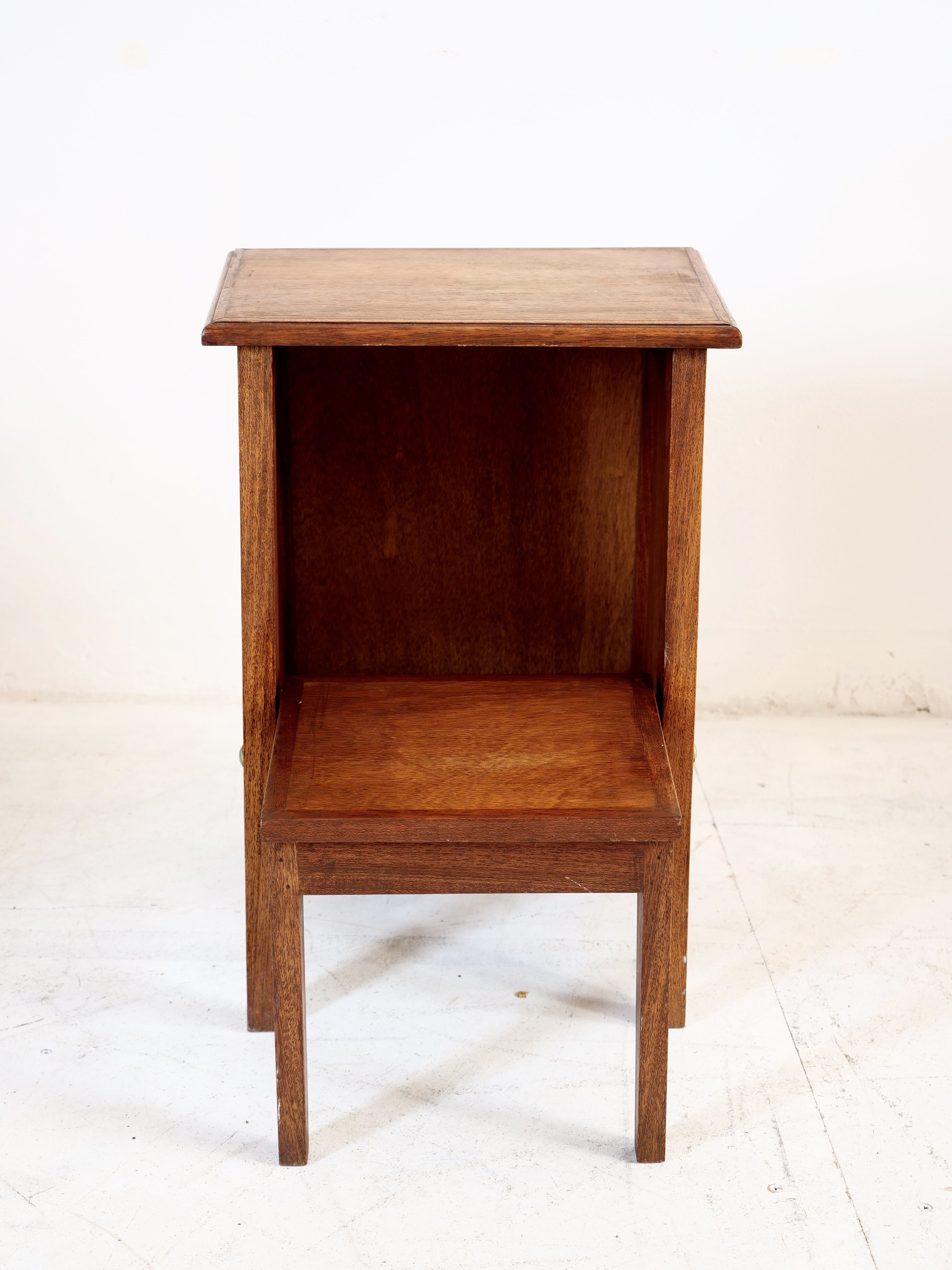 Retractable step stool in solid wood art deco
