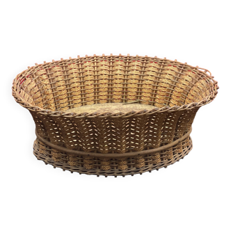 Old empty basket basket in woven wicker (non-food)