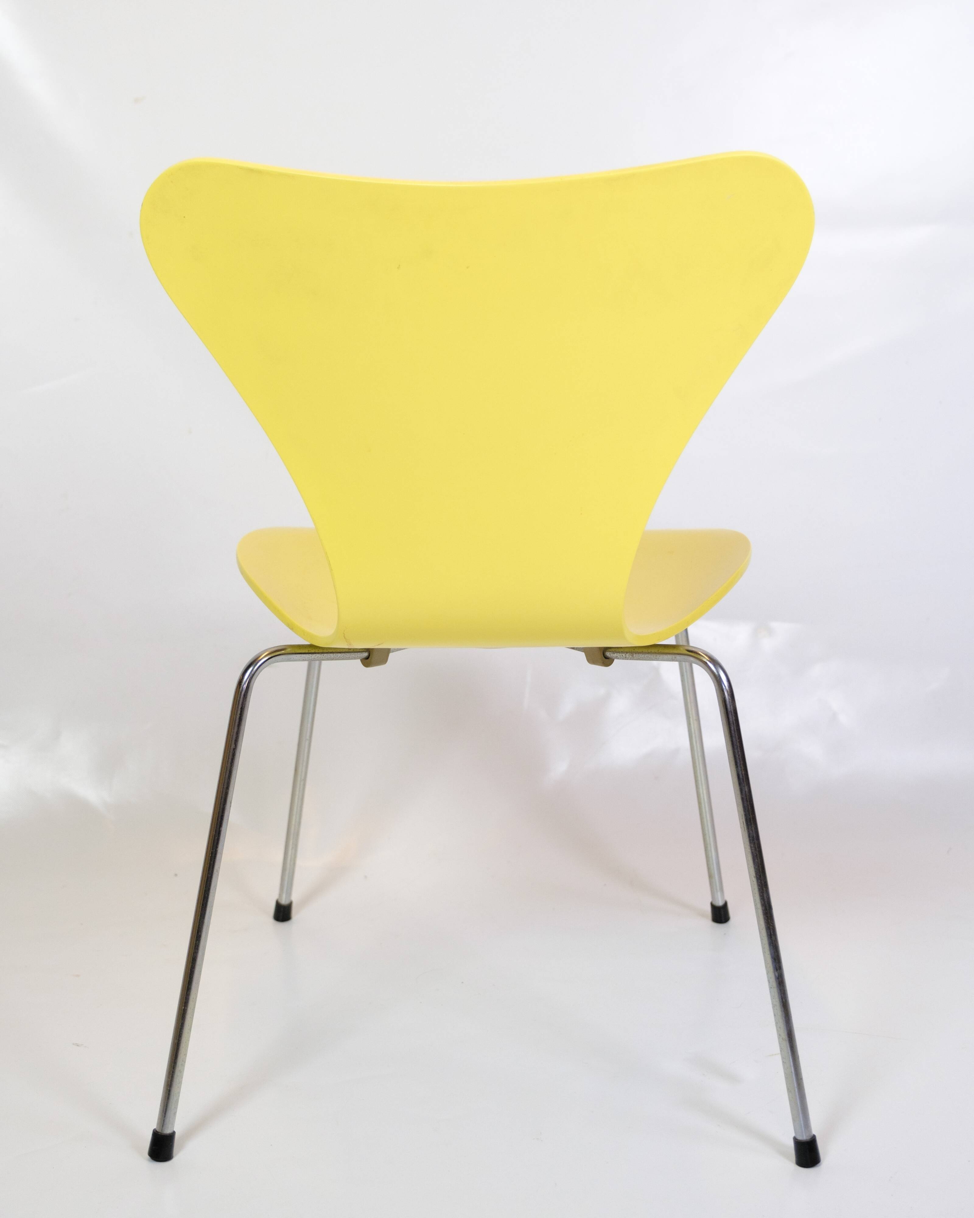 Set Of 6 Seven Chairs Model 3107 Lacquered In Yellow By Arne Jacobsen For Fritz Hansen From 1990s