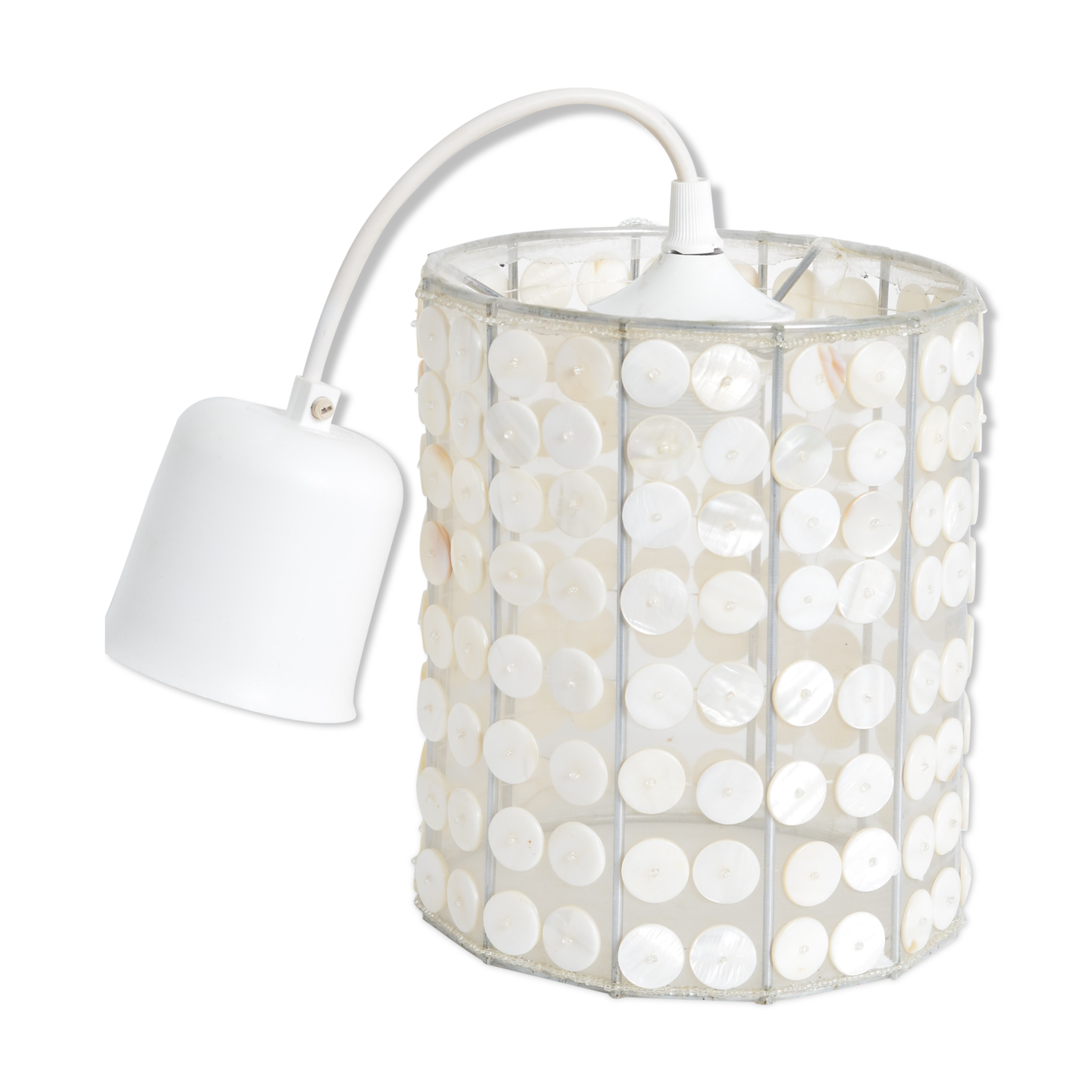 Suspension in mother-of-pearl buttons