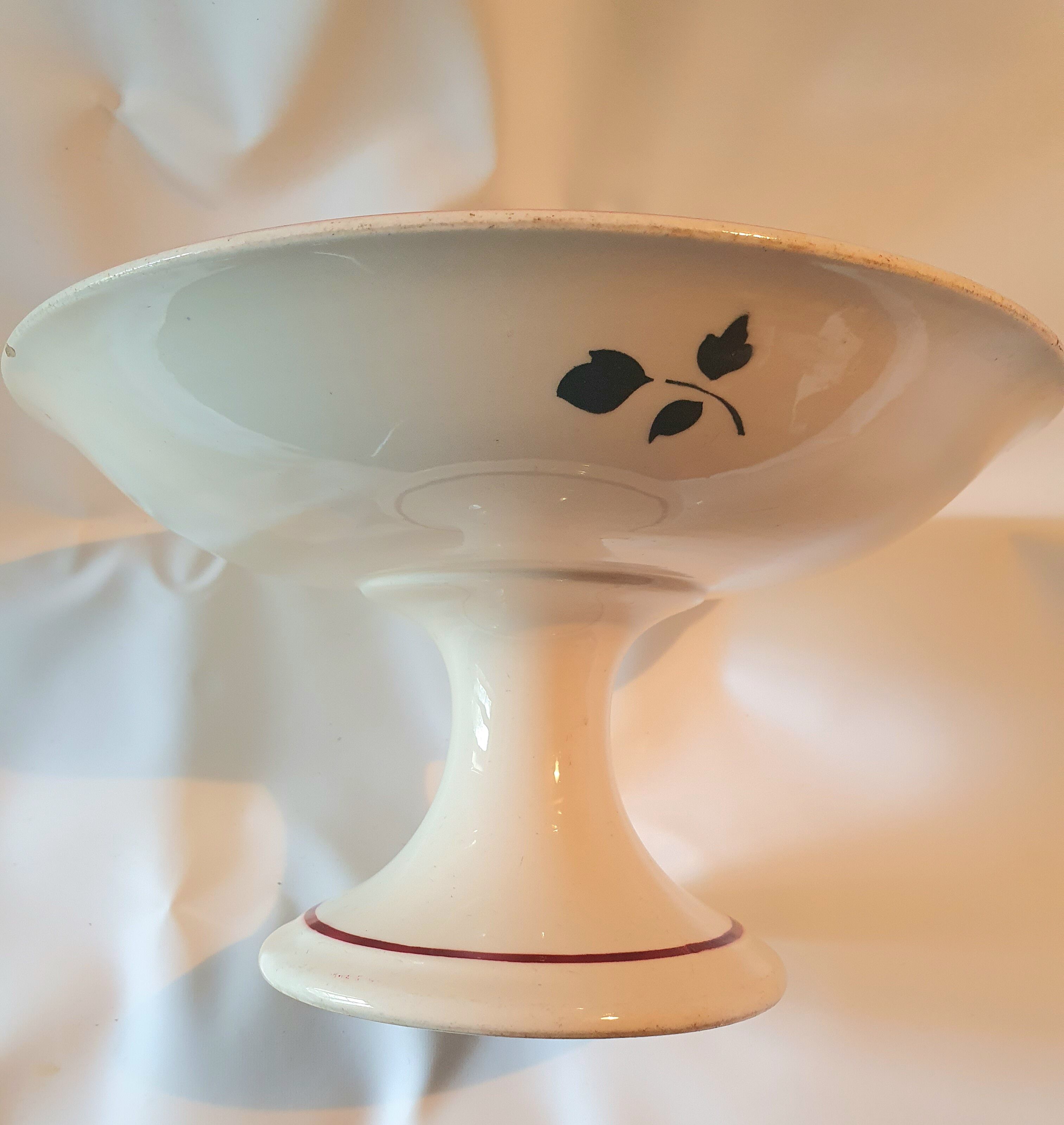 Cut on foot earthenware decoration roses