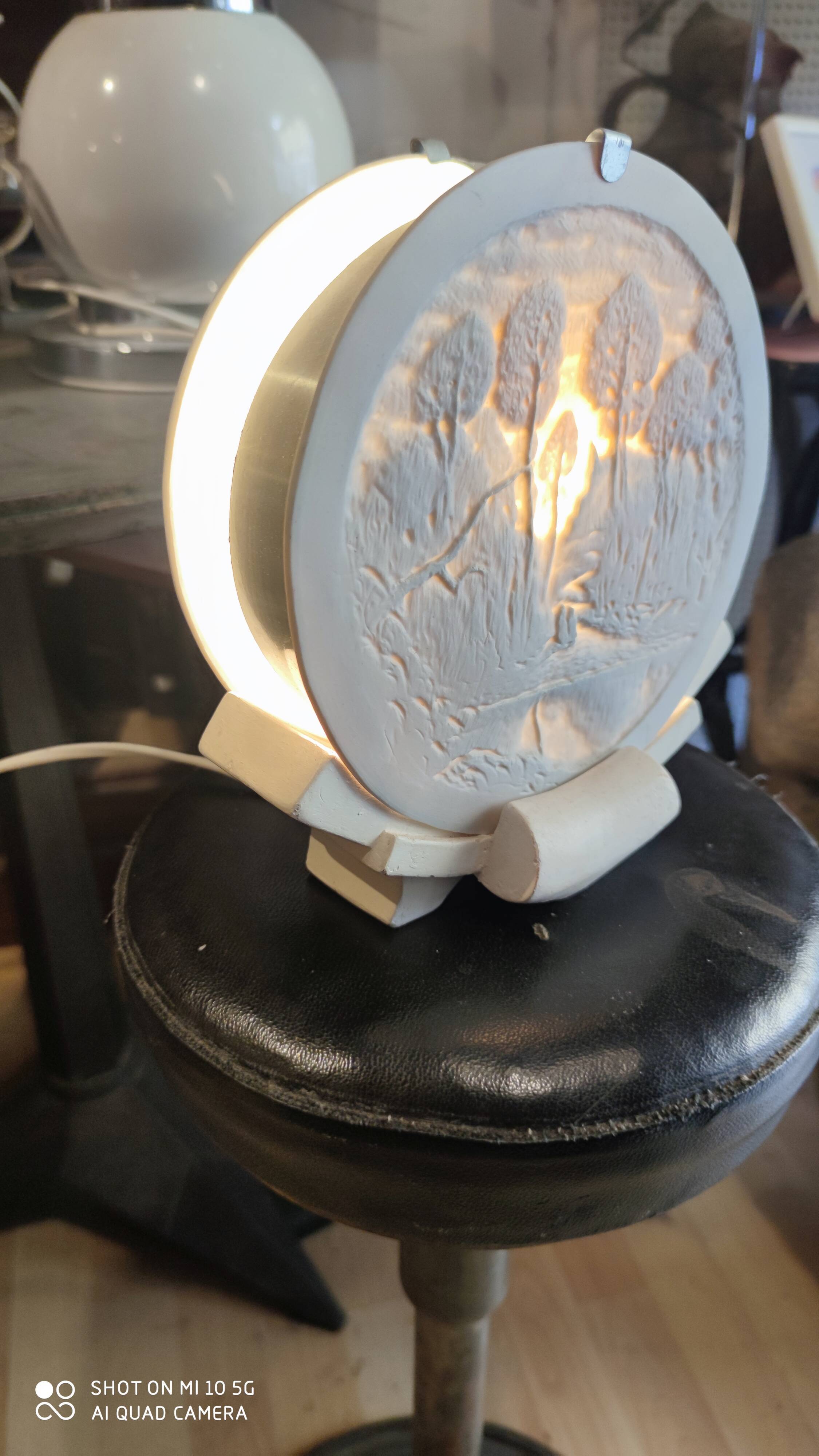Lampe lithophanie en biscuit et stuc style arts décoratifs