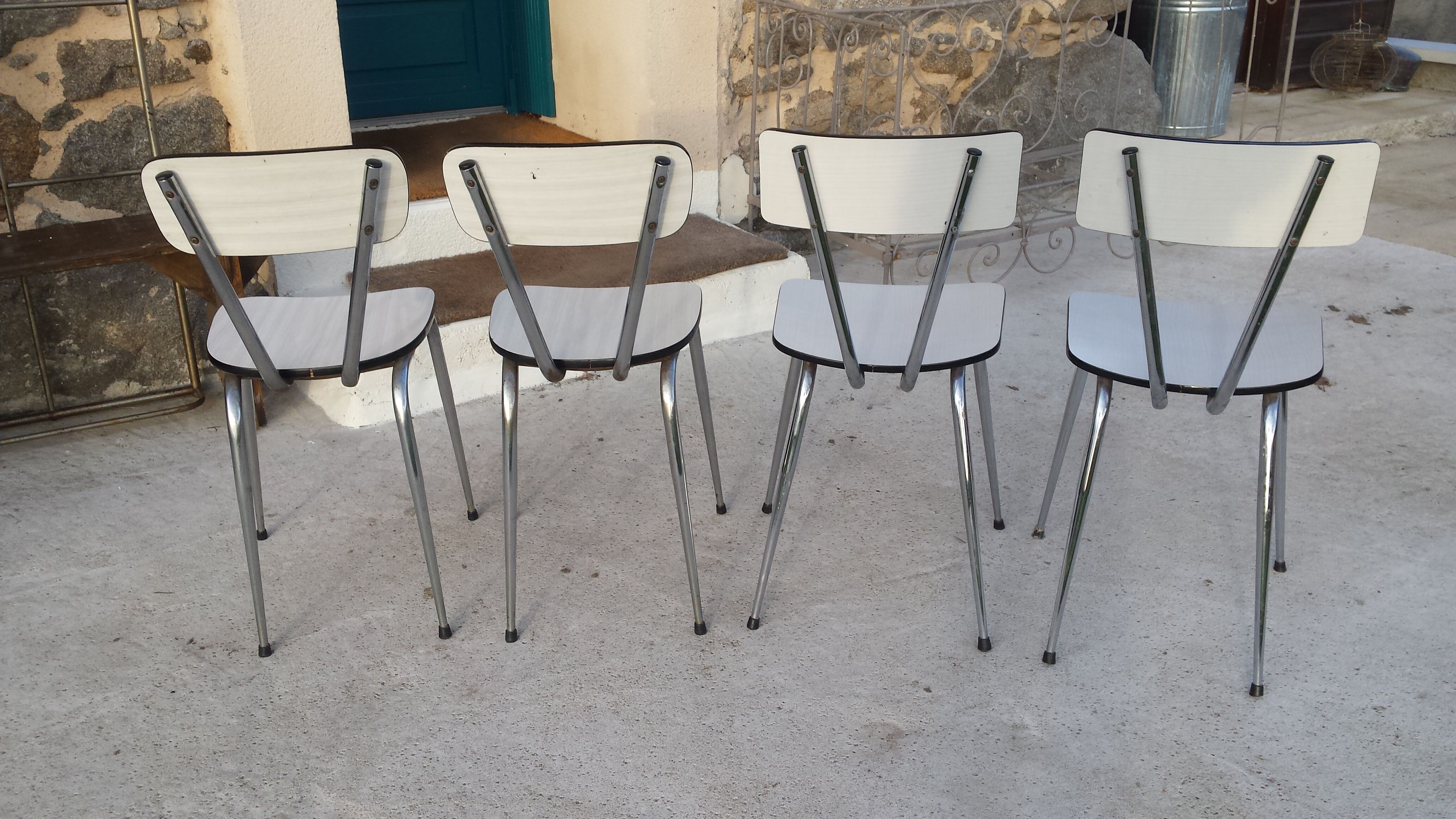 Table and 4 chairs in white formica