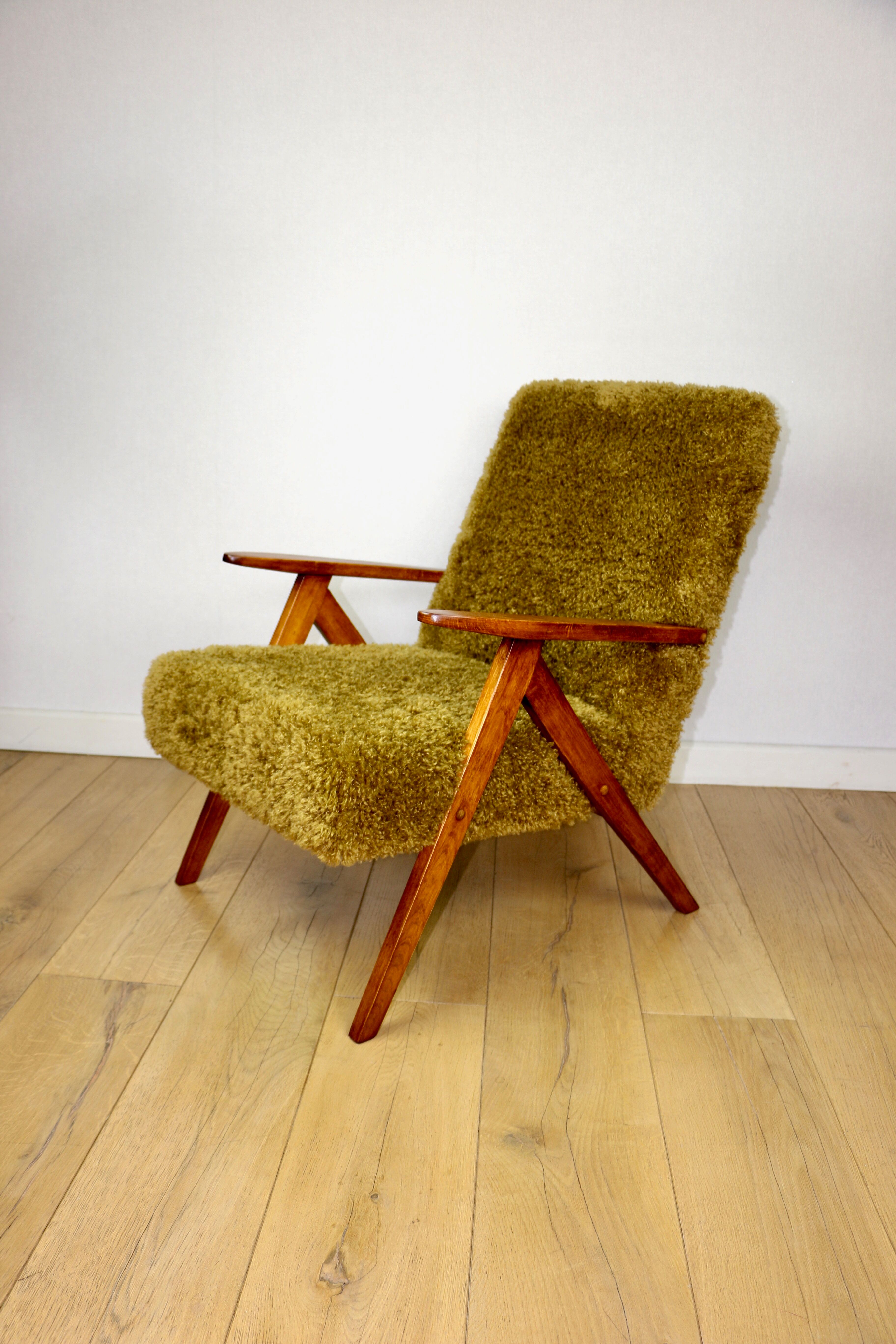 Vintage armchair B-310 VAR vintage khaki / olive long hair Rudy Lis