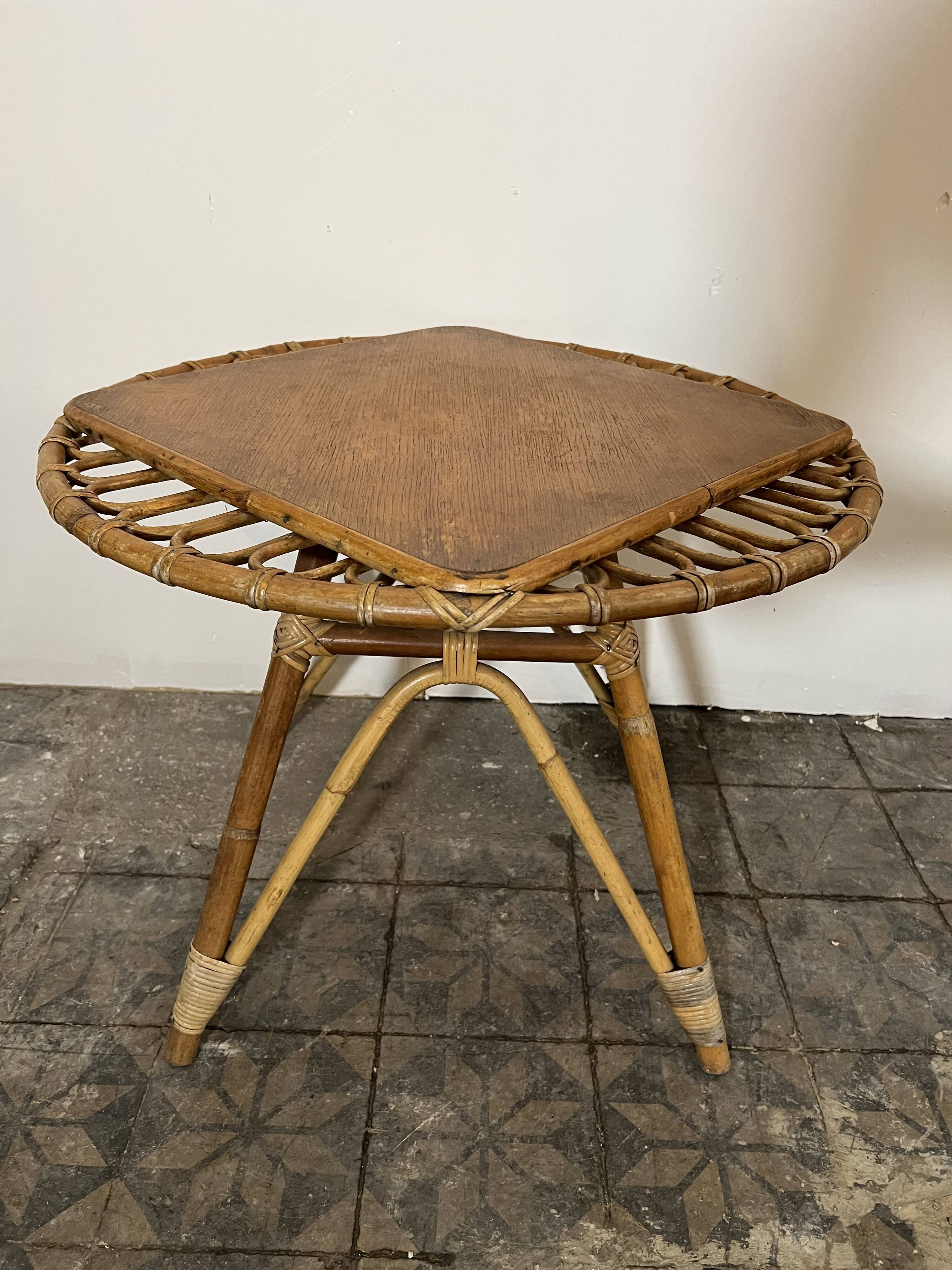 Table basse en rotin vintage