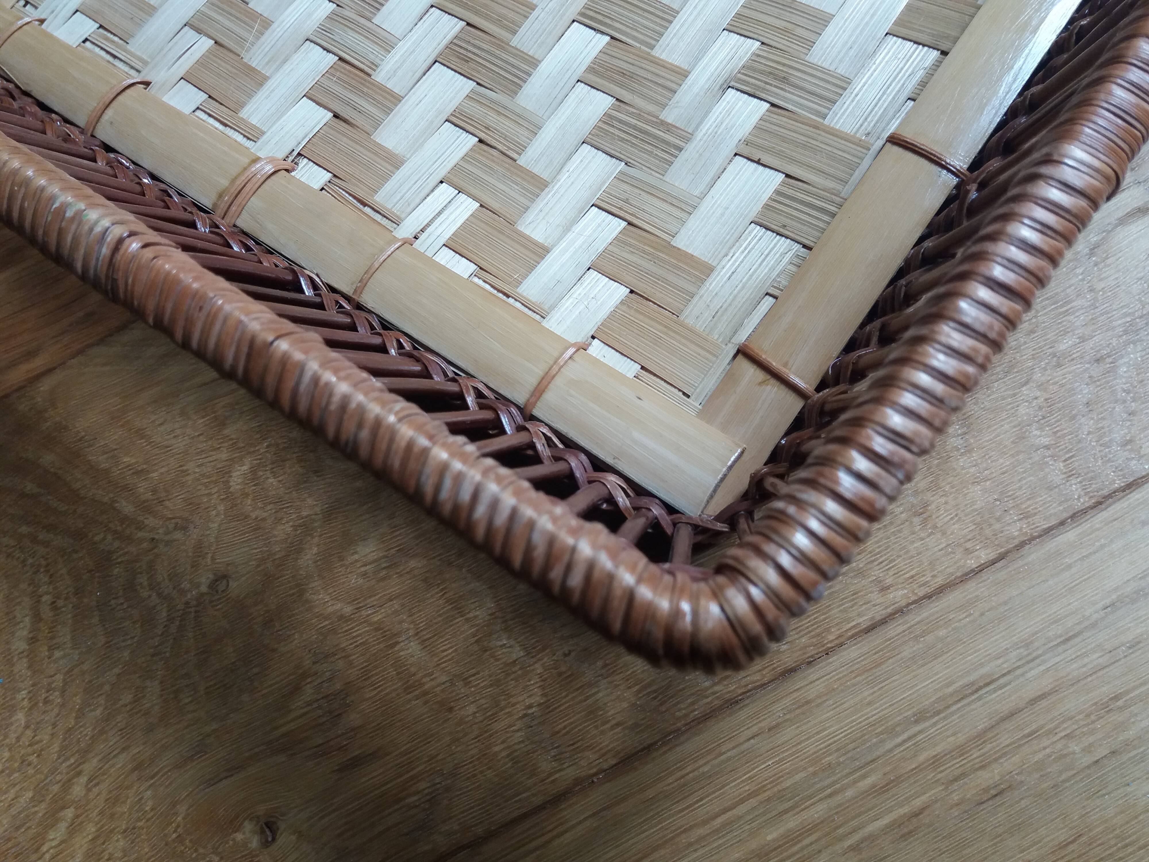 Wicker presentation basket tray