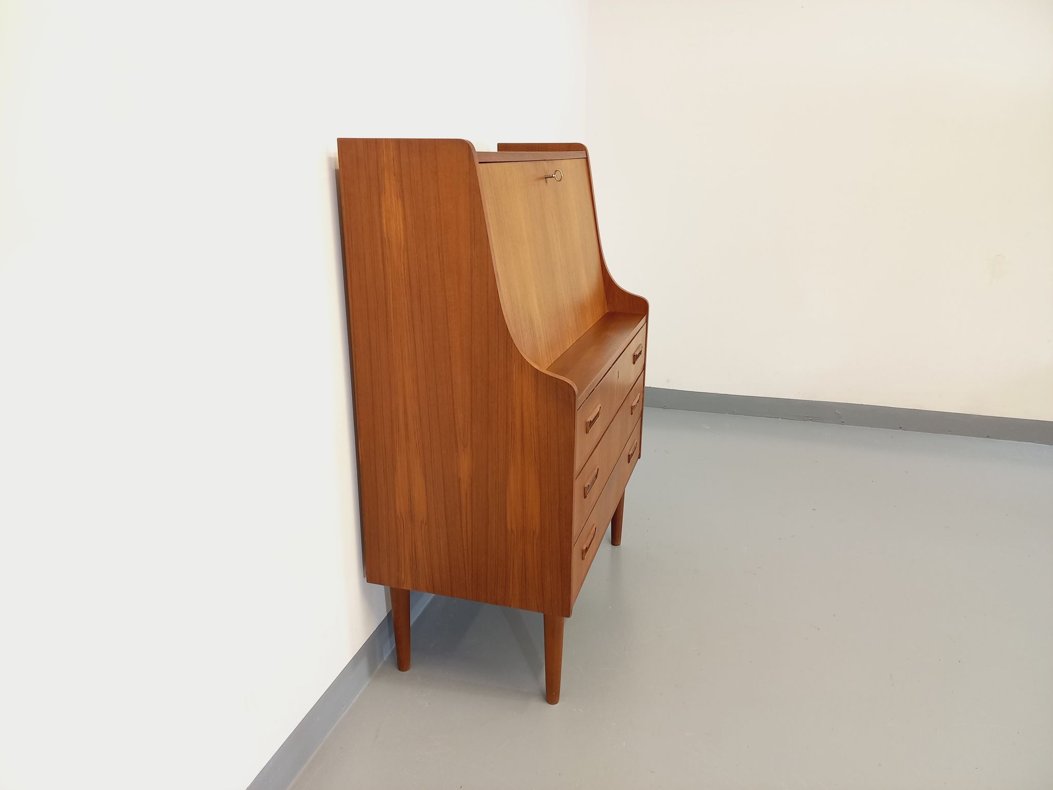 Secrétaire scandinave danois vintage Tibergaard en teck des années 50 60