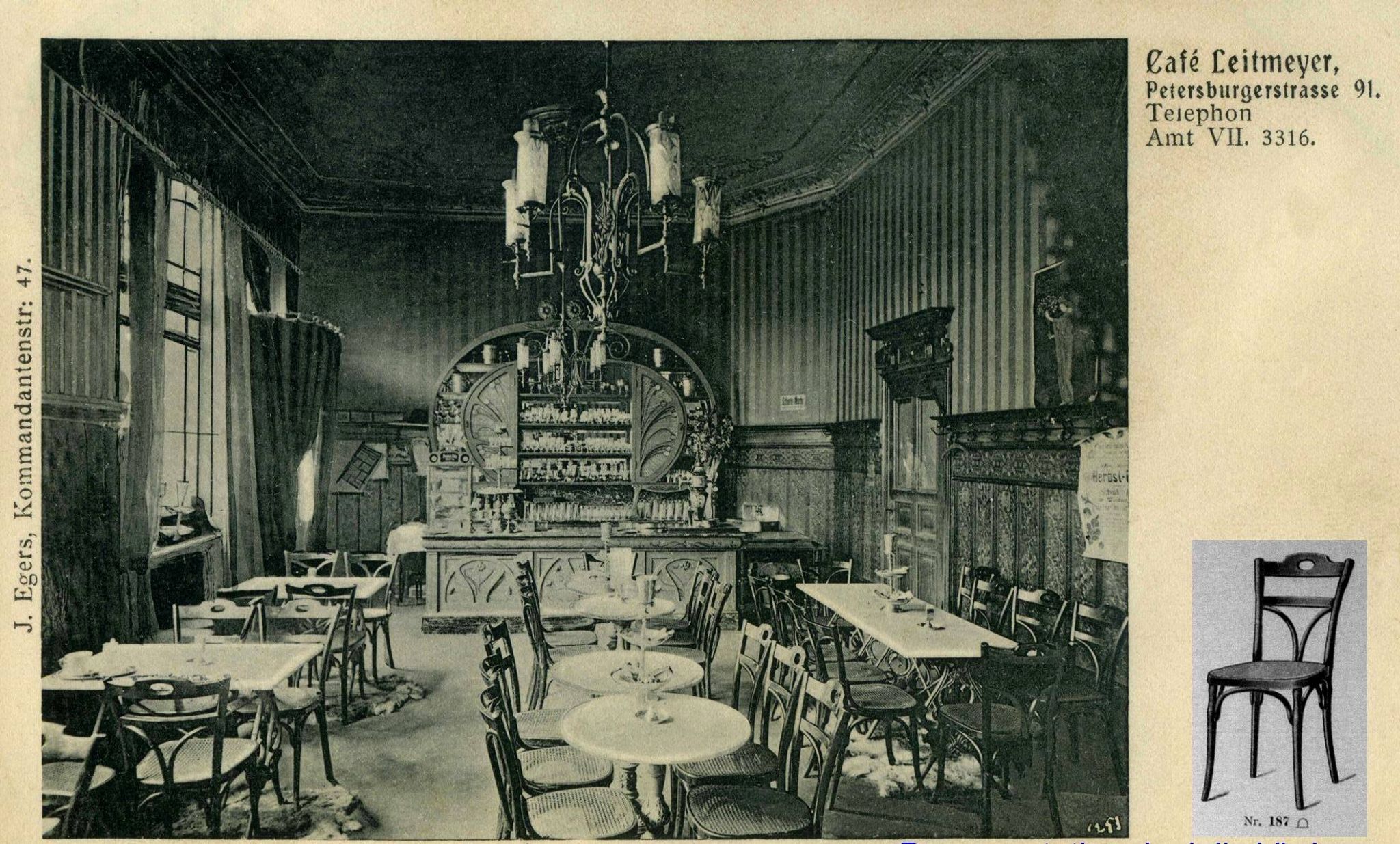 2 bistro chairs from 1905 by KOHN No. 187, wooden seats with 5 fleur-de-lis motifs