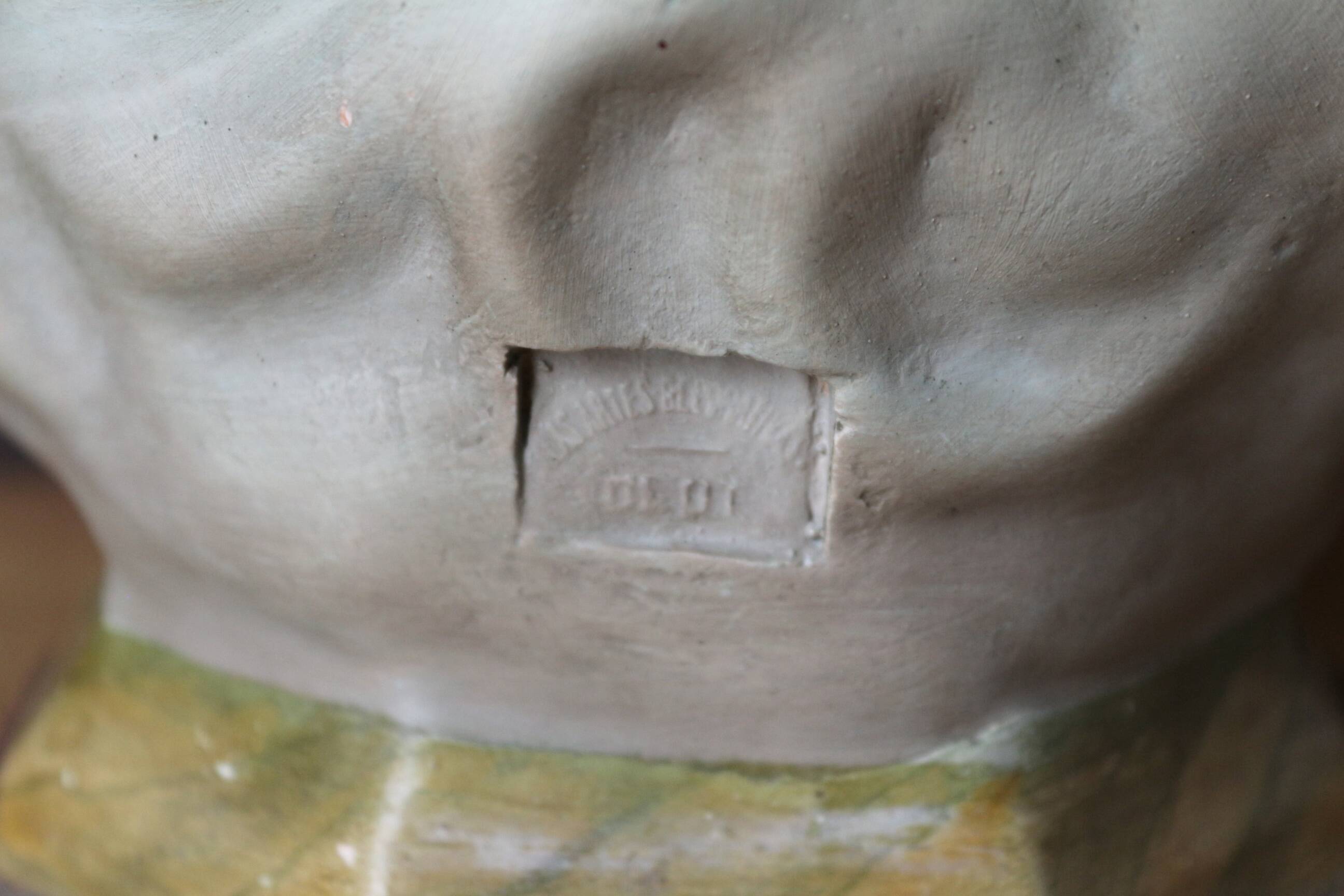 Plaster statuette of the Virgin of Olot with glass eyes. Early 20th century.