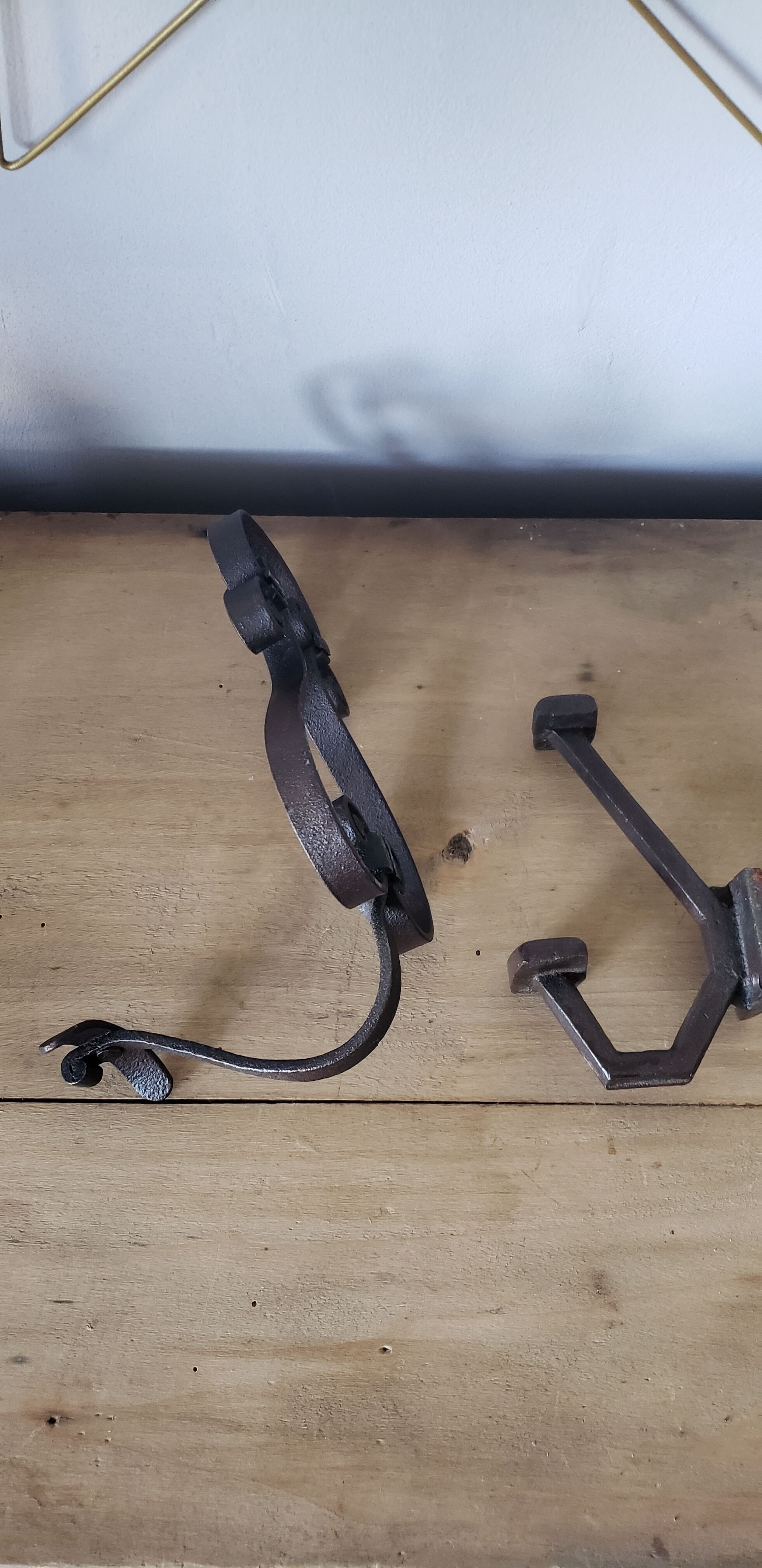 Iron pateres