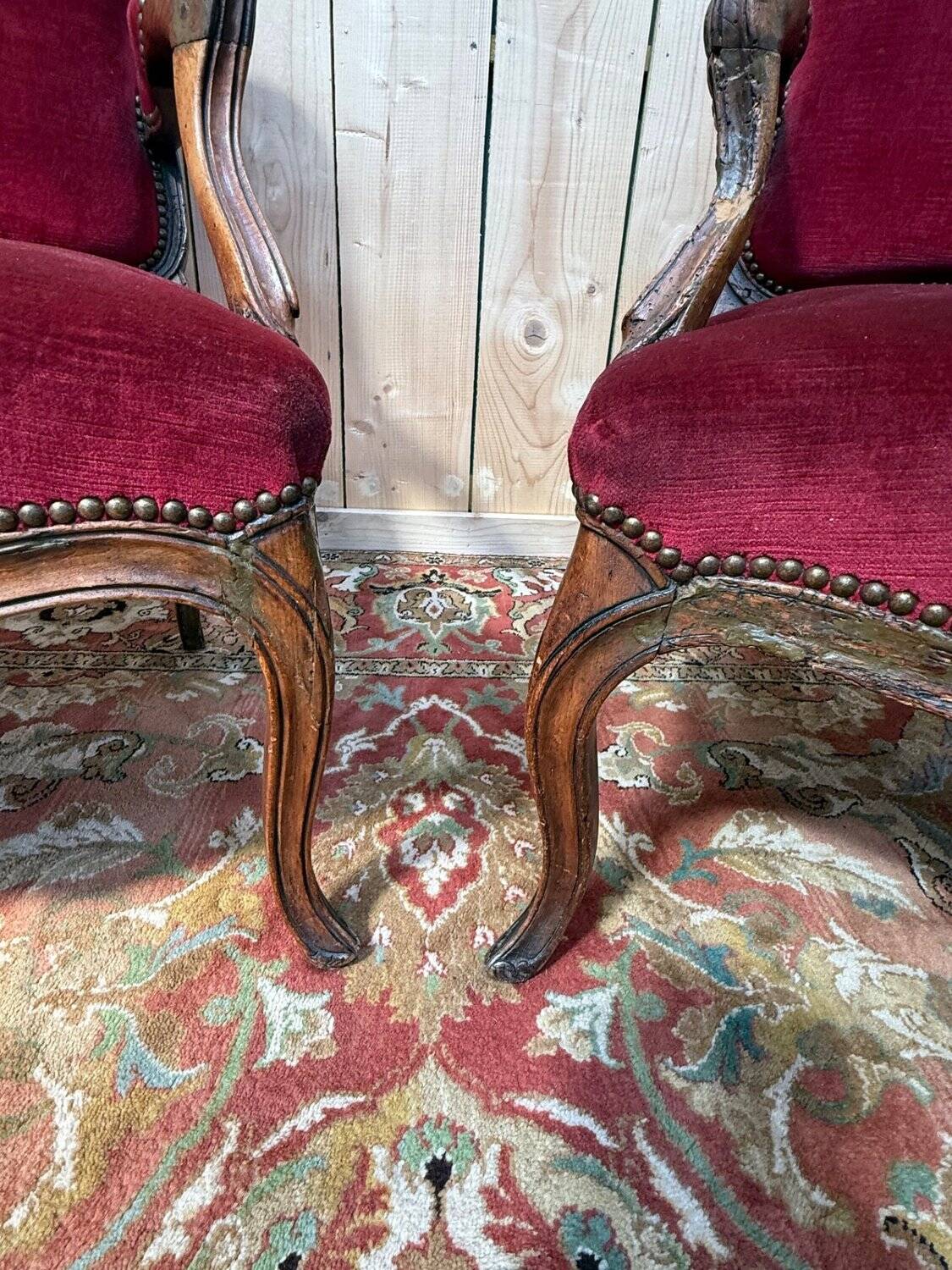 Pair of armchairs from the Louis XV period – Carved wood, burgundy velvet