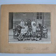 Old photo of class of girls' high school Moulin 1920