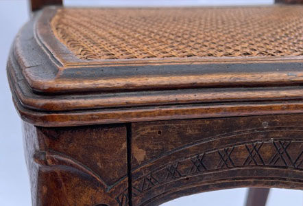 Pair of chairs canned