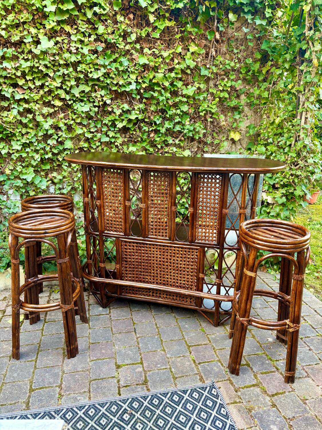 Rattan bar and vintage stools