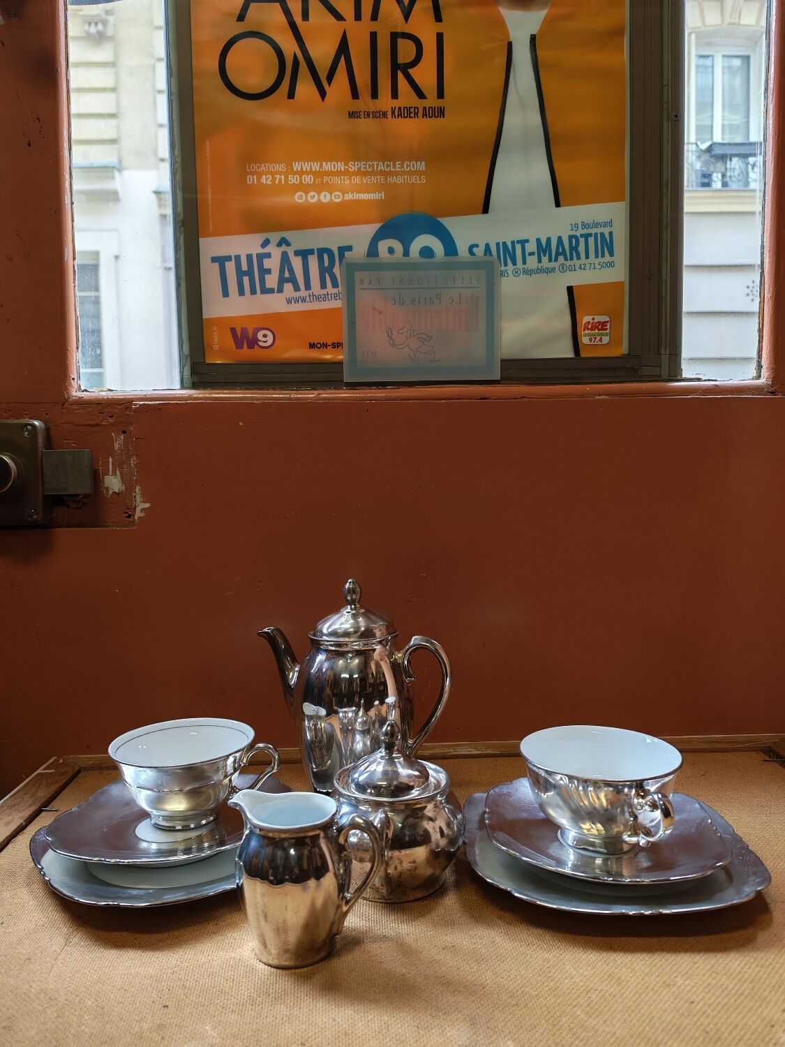 Breakfast set with tea or coffee in porcelain.