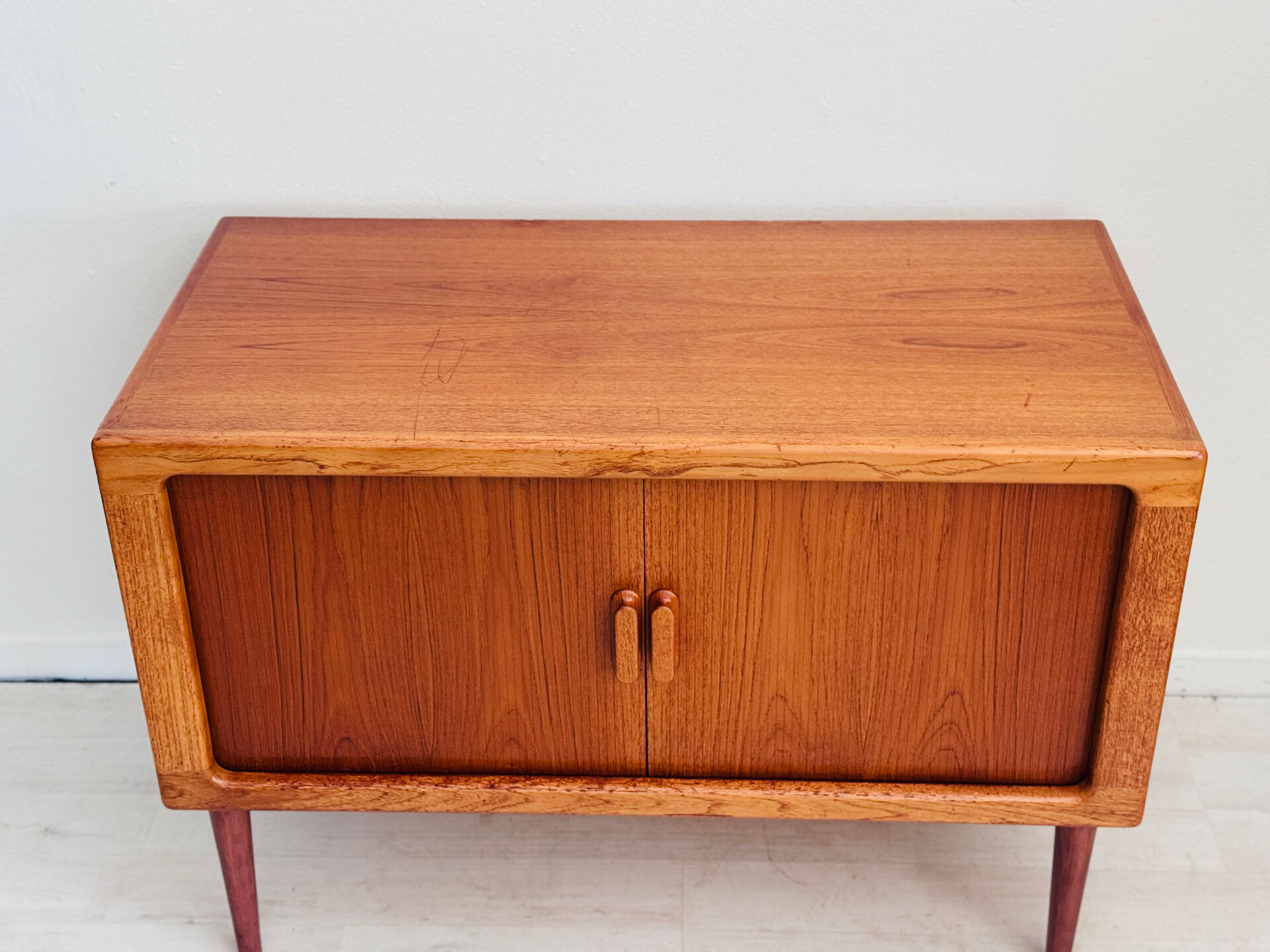 Vintage midcentury teak dressoir