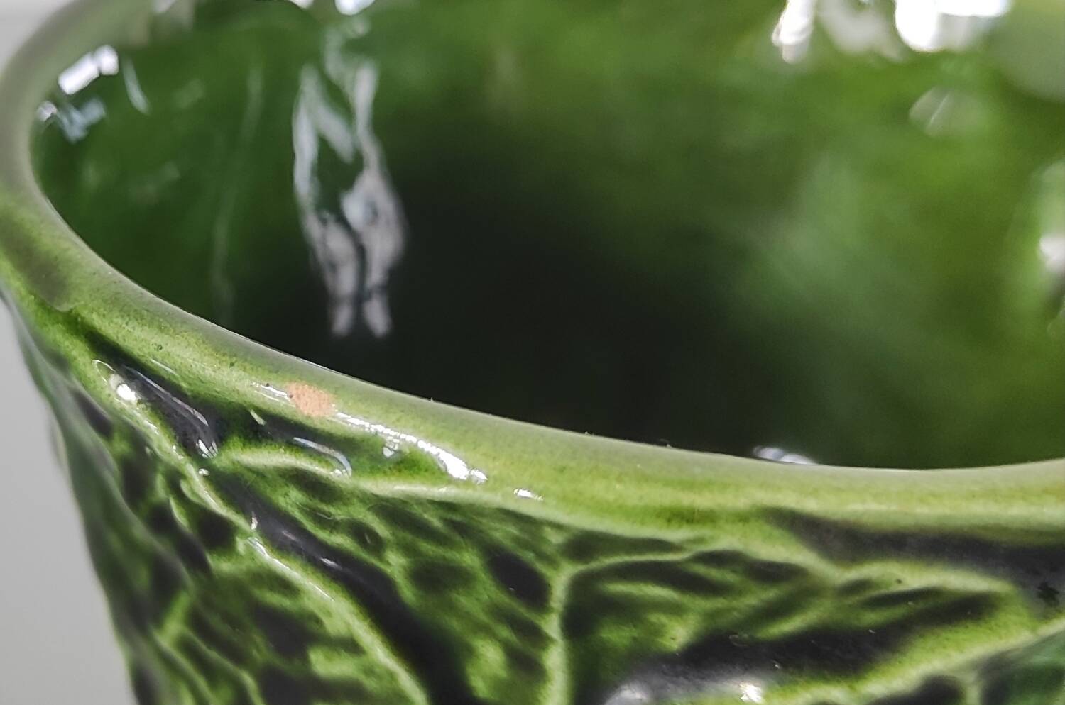 Paire de tasses en barbotine "Feuille de chou" - Caldas da Rainha