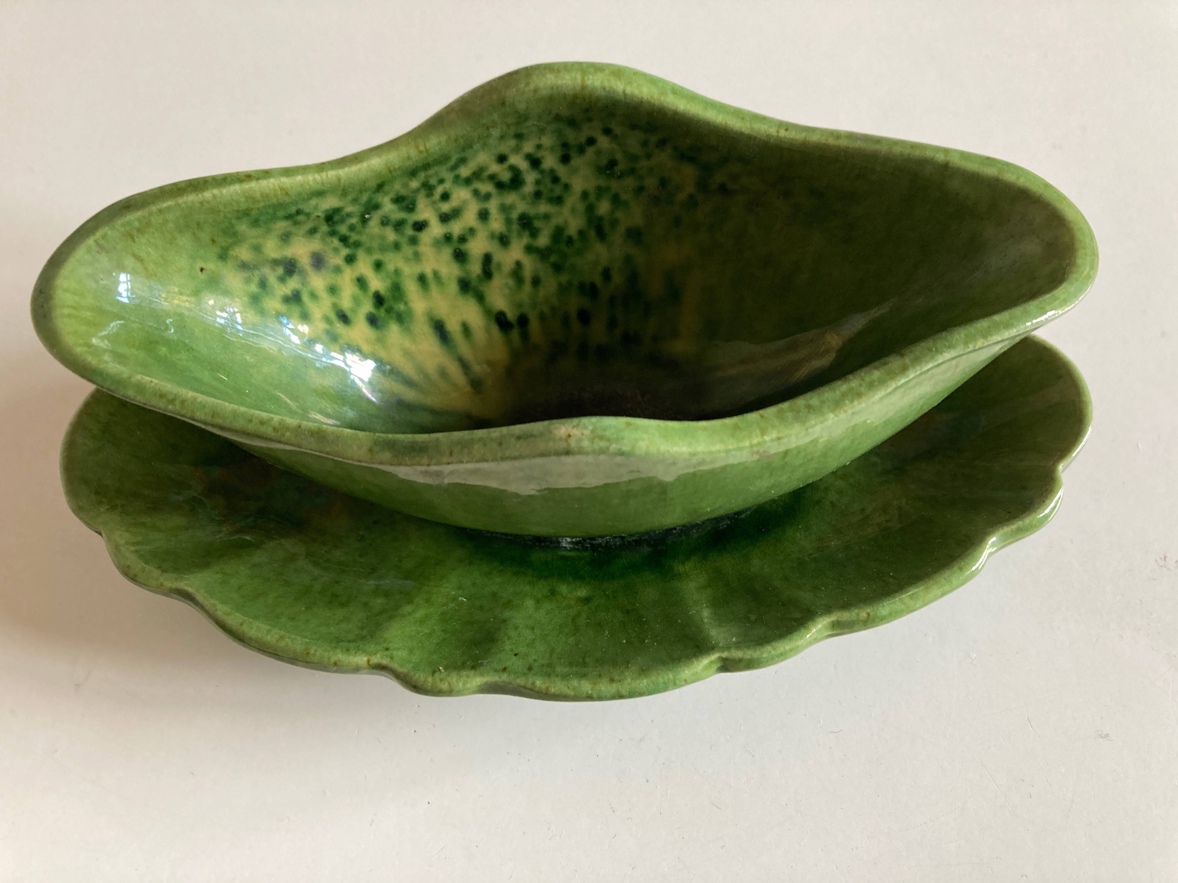 Glazed clay sauce with neoclassical festoons Aegitna Vallauris 1950