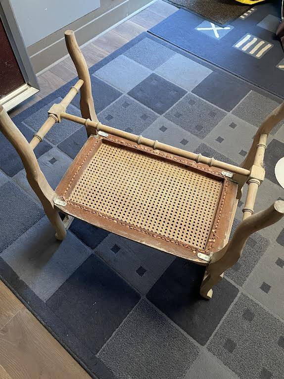 Cane bench "corridor" or piano.