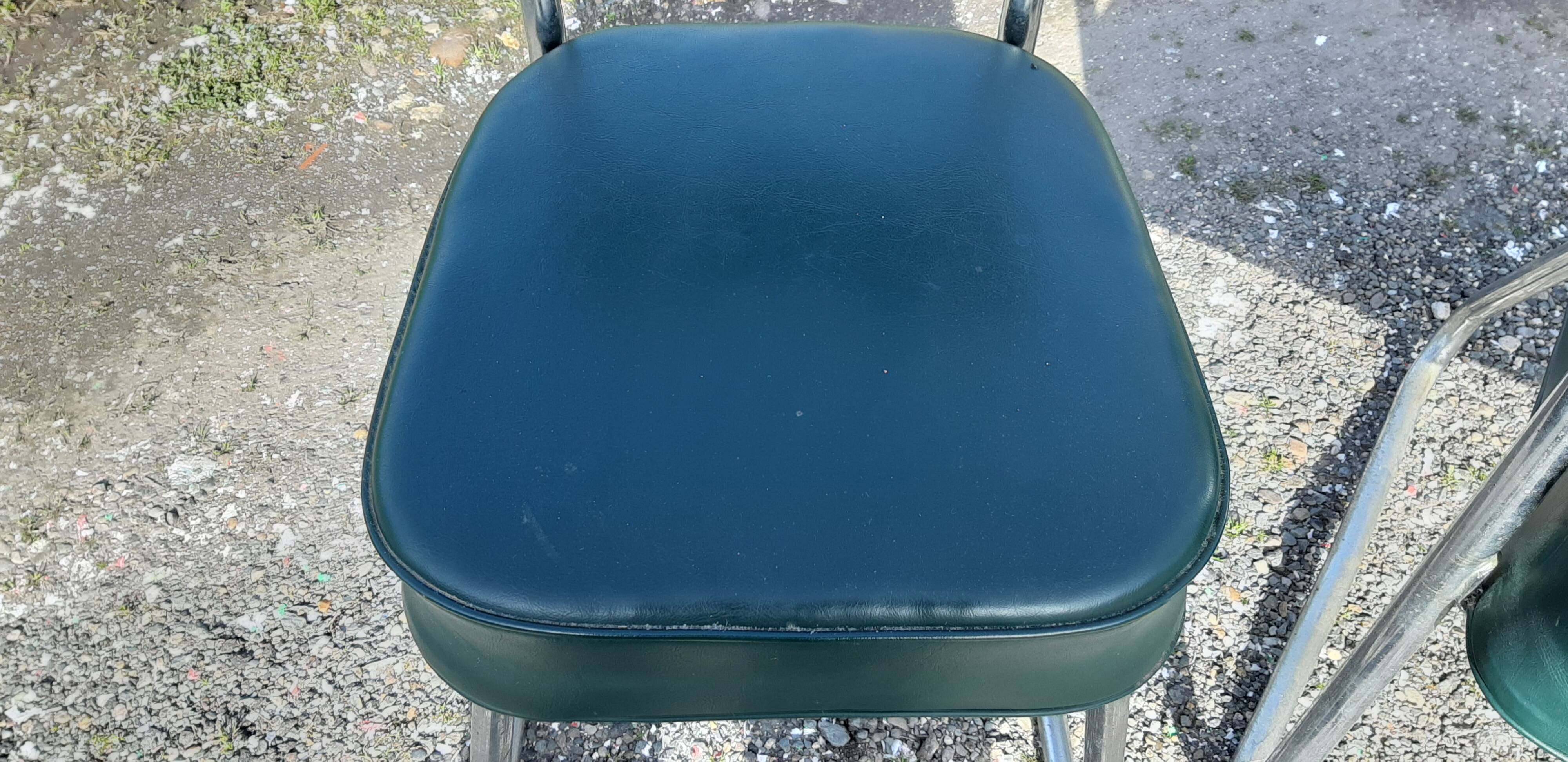 1 Chair and 2 Pullman Chairs