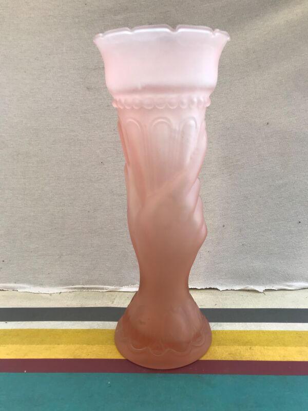 Vase ancien art deco verre moule rose forme main avec torche années 40 vintage