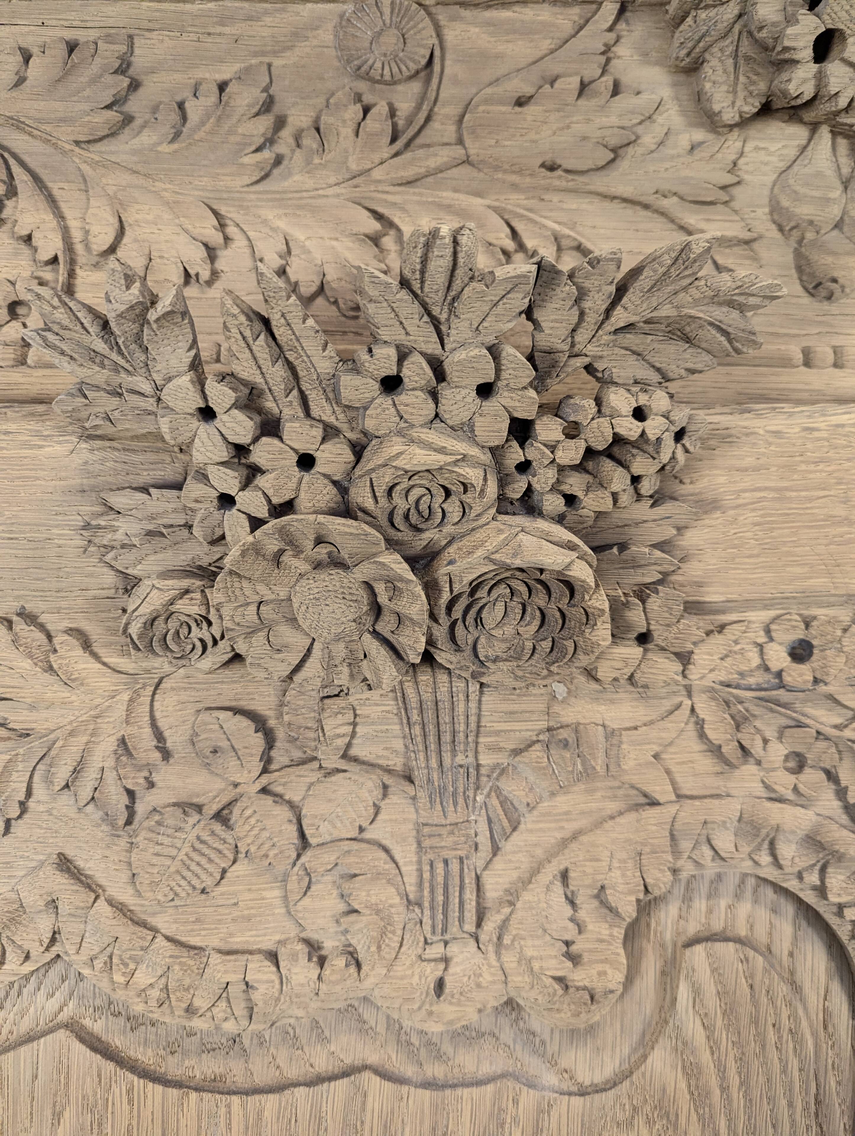 Armoire normande décapée richement sculptée