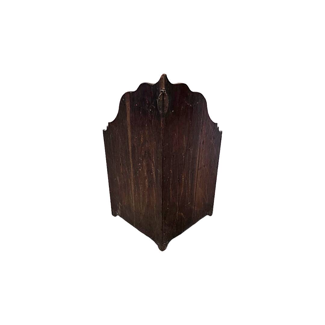 Cabinet d'angle en chêne français ancien