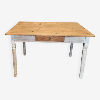 Pine table