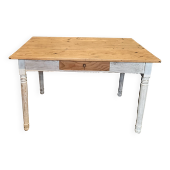 Pine table