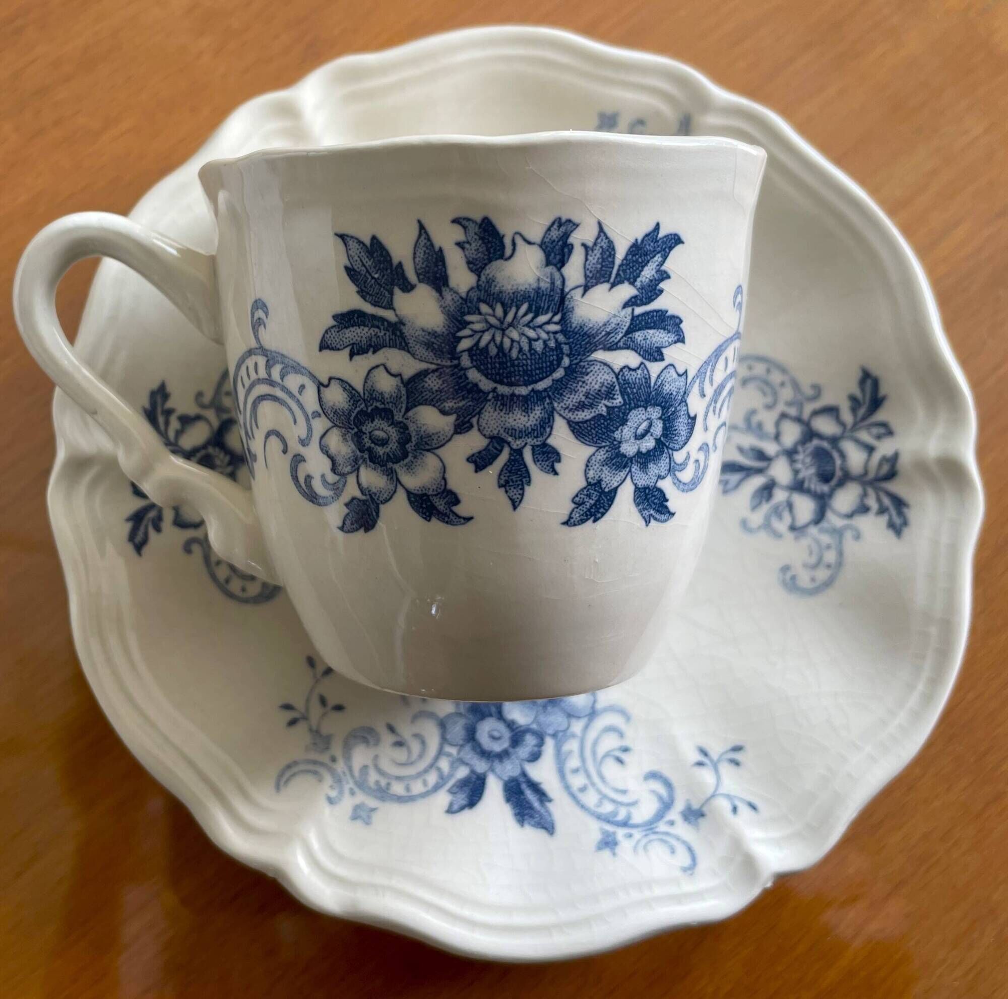 Antique coffee service in Sarreguemines earthenware.