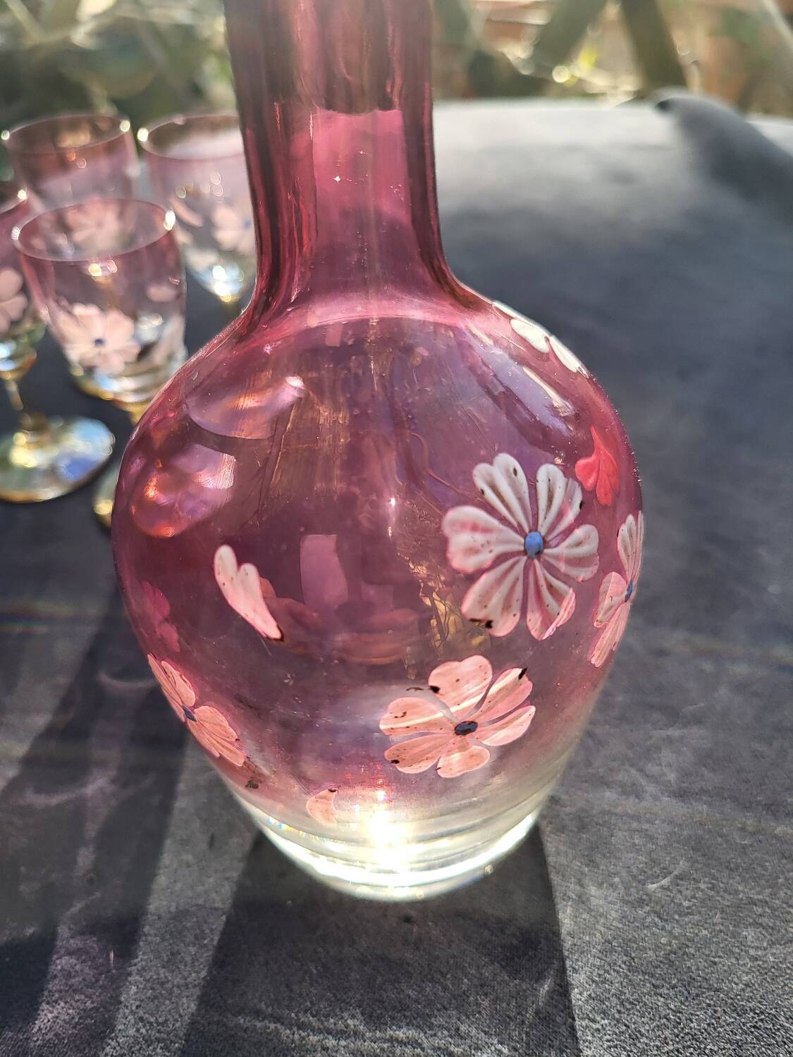 Enamelled pink liquor service