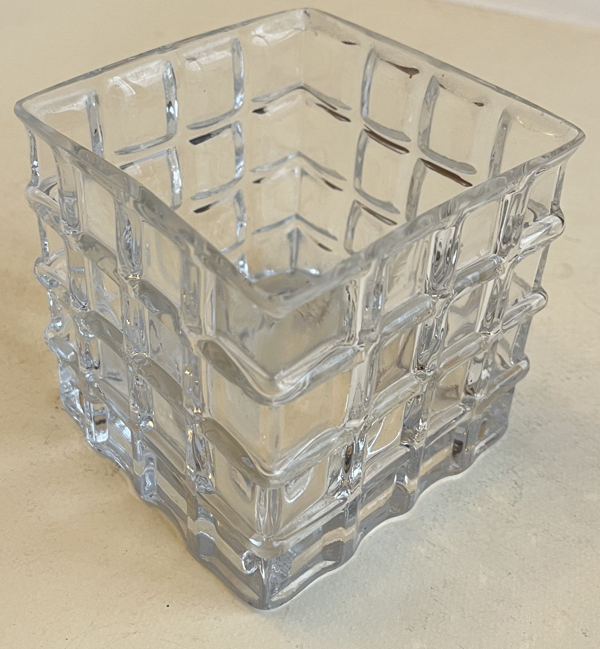 Glass cubic jar