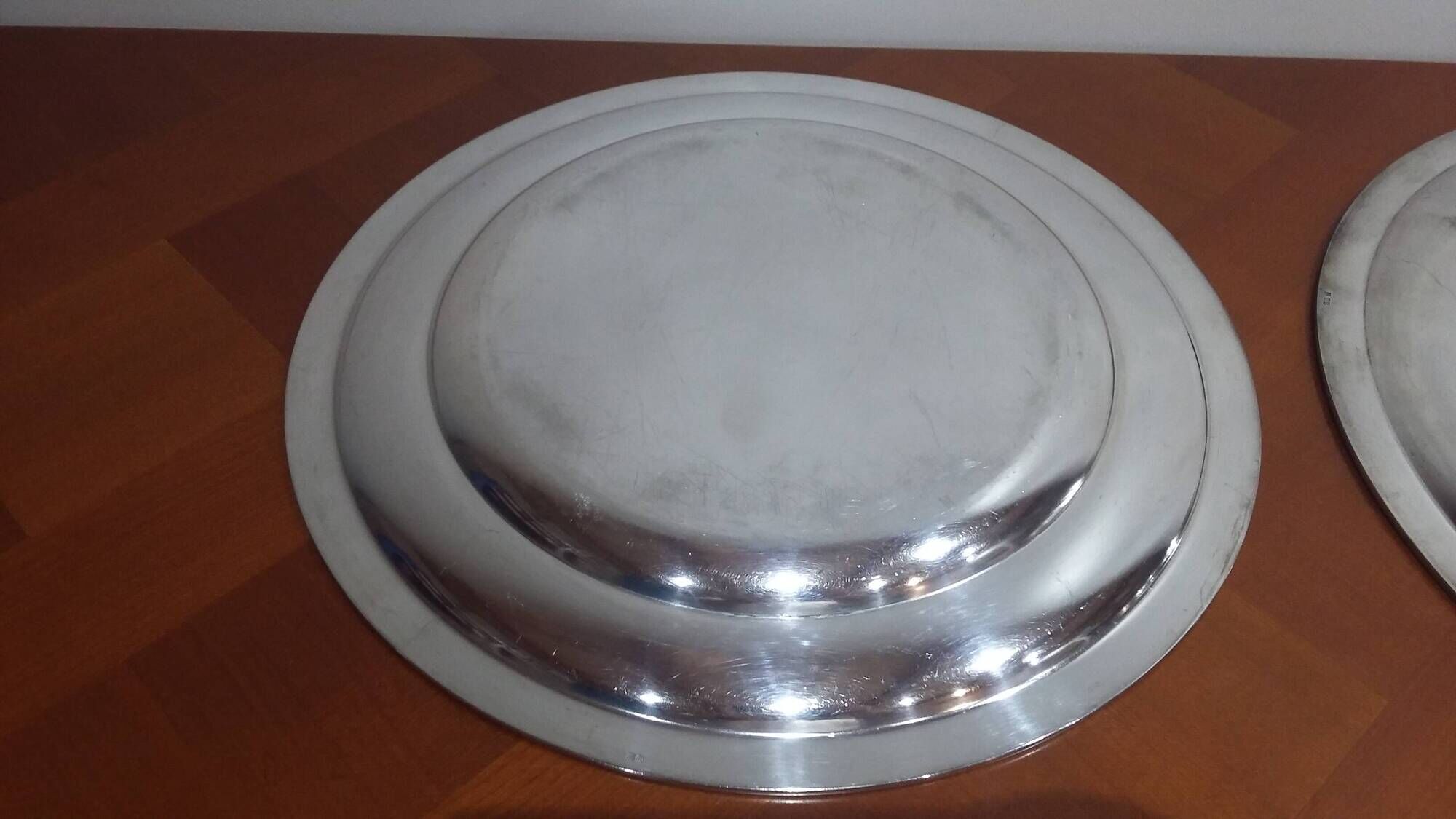 Very Pretty Set of 2 Round Silver-Plated Metal Dishes, Art Deco Orbrille