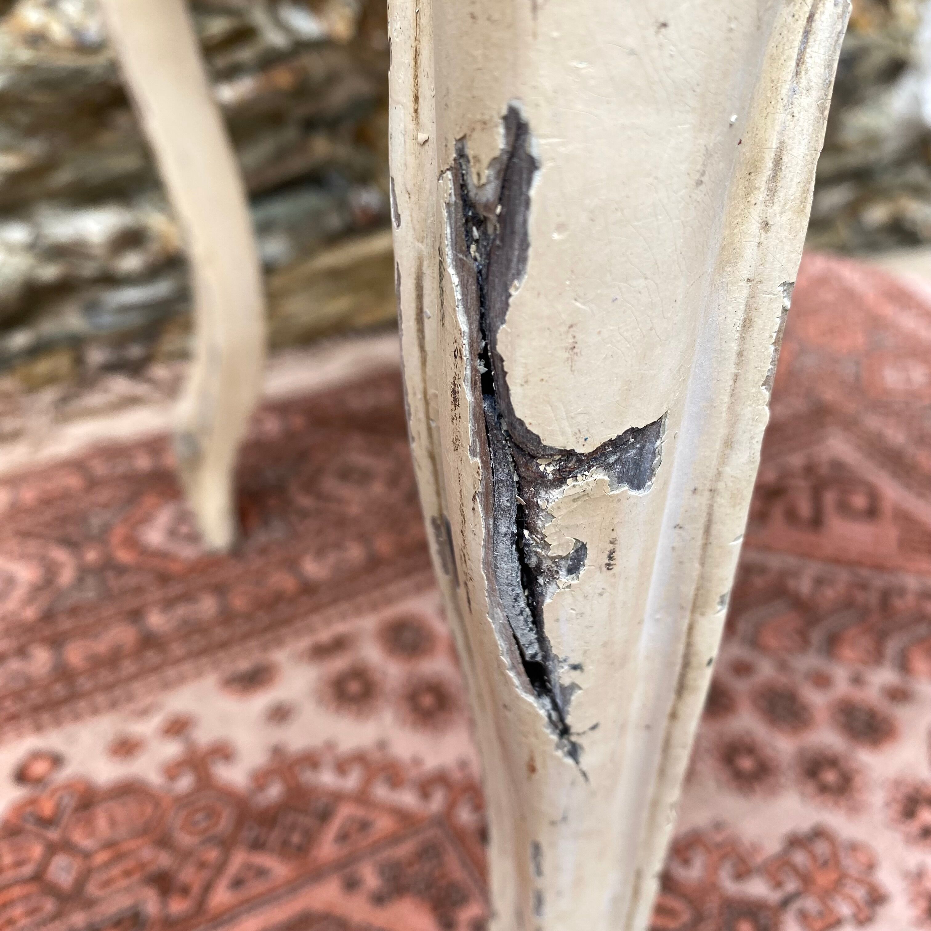 Louis XV chair, 18th century in carved wood decorated with flowers