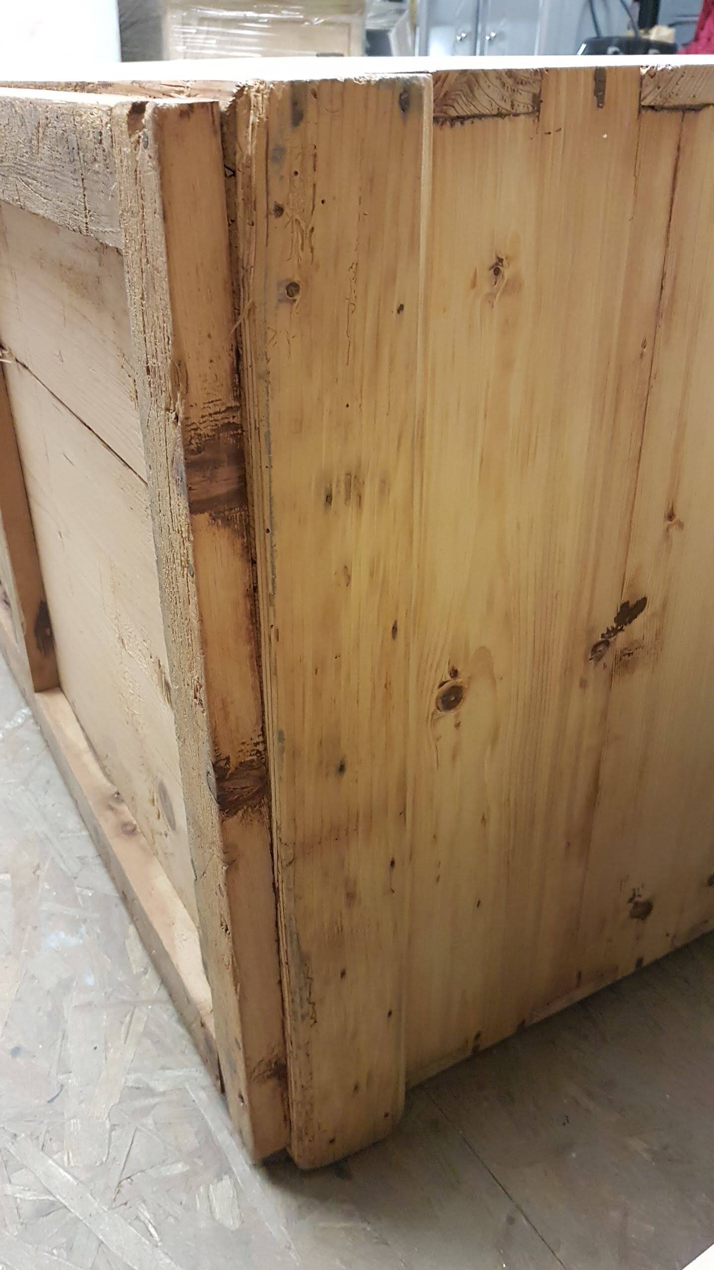 Old curved travel trunk, in pine, stripped 98x60x65