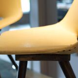Paire de chaises jaune édition Thonet 1950