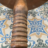 Circular pedestal table