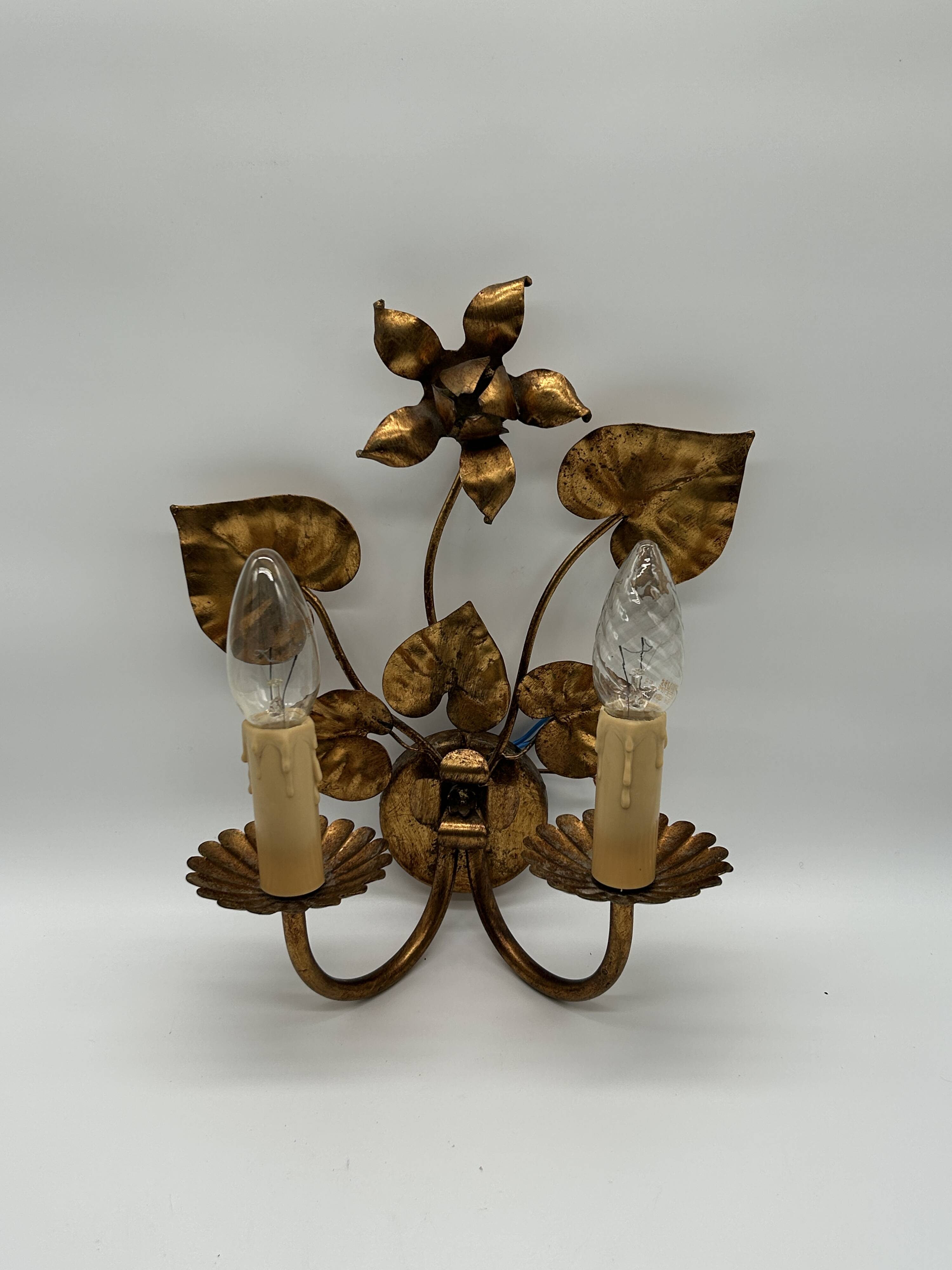 Applique en métal doré de style Hollywood Regency