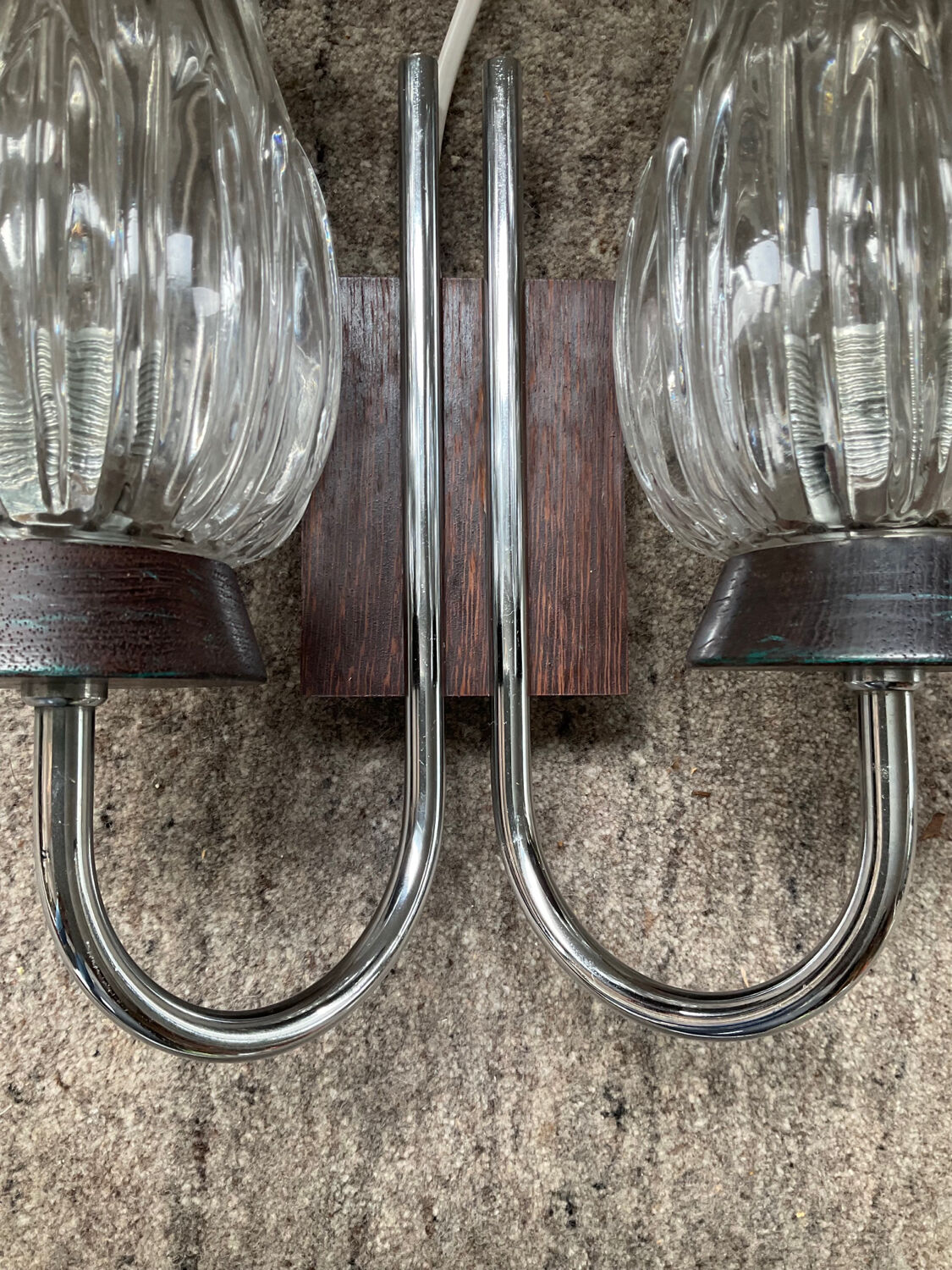 Vintage double light wall lamp in teak and molded glass