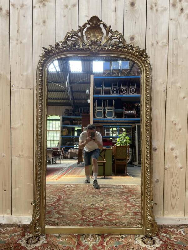 Miroir époque Napoléon III à fronton à la feuille d'or