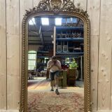 Miroir époque Napoléon III à fronton à la feuille d'or