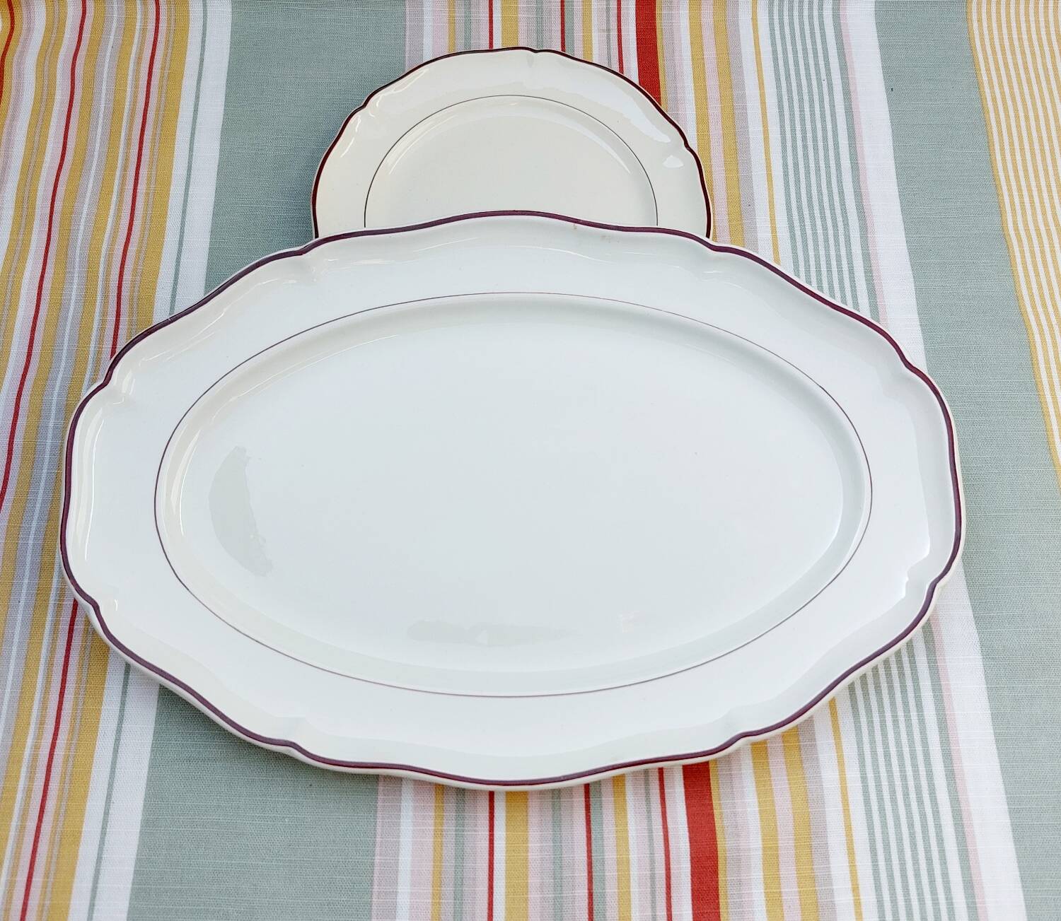 Villeroy & Boch brown scalloped oval serving dish