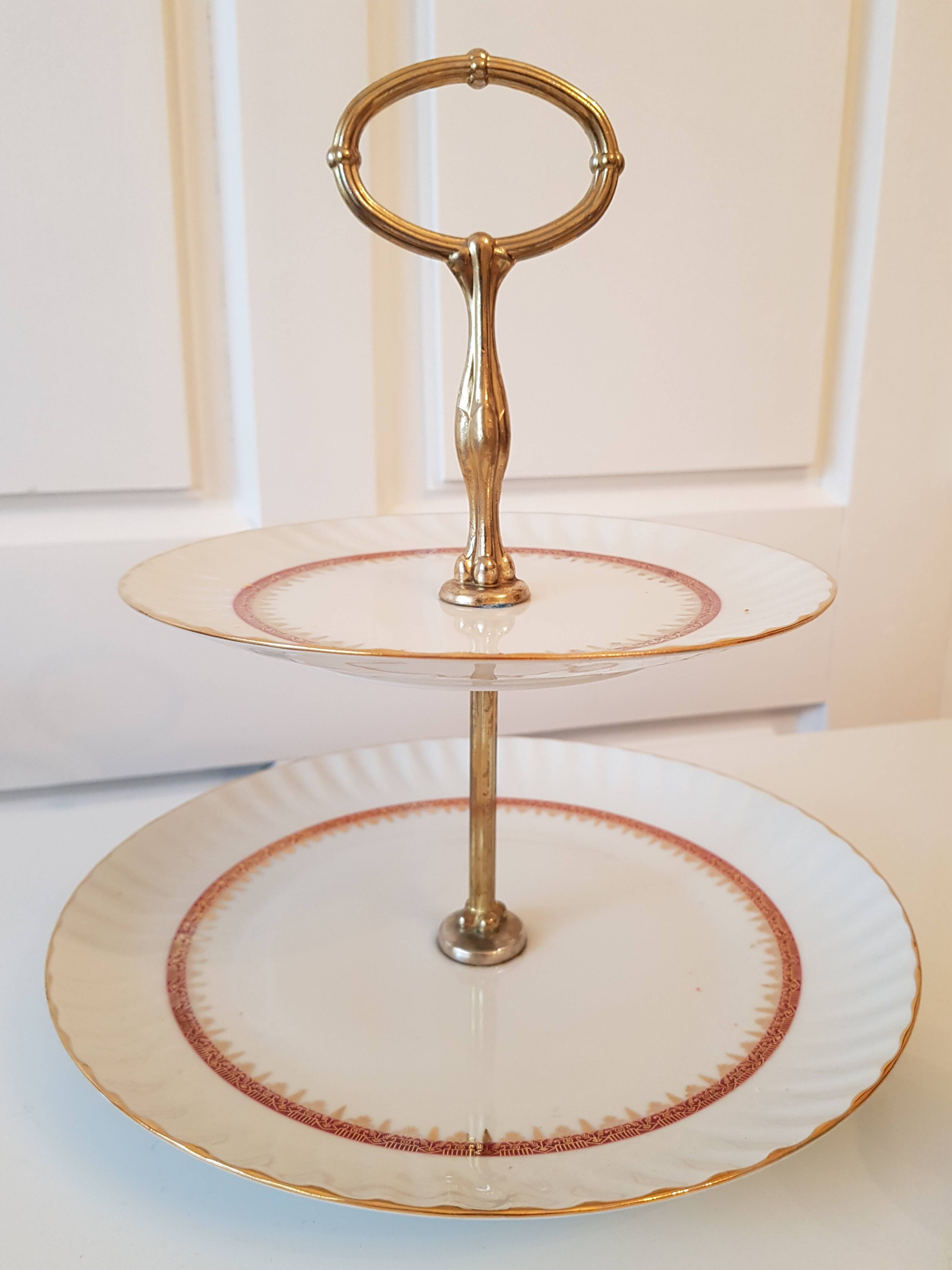 Mute servant, cake display, porcelain