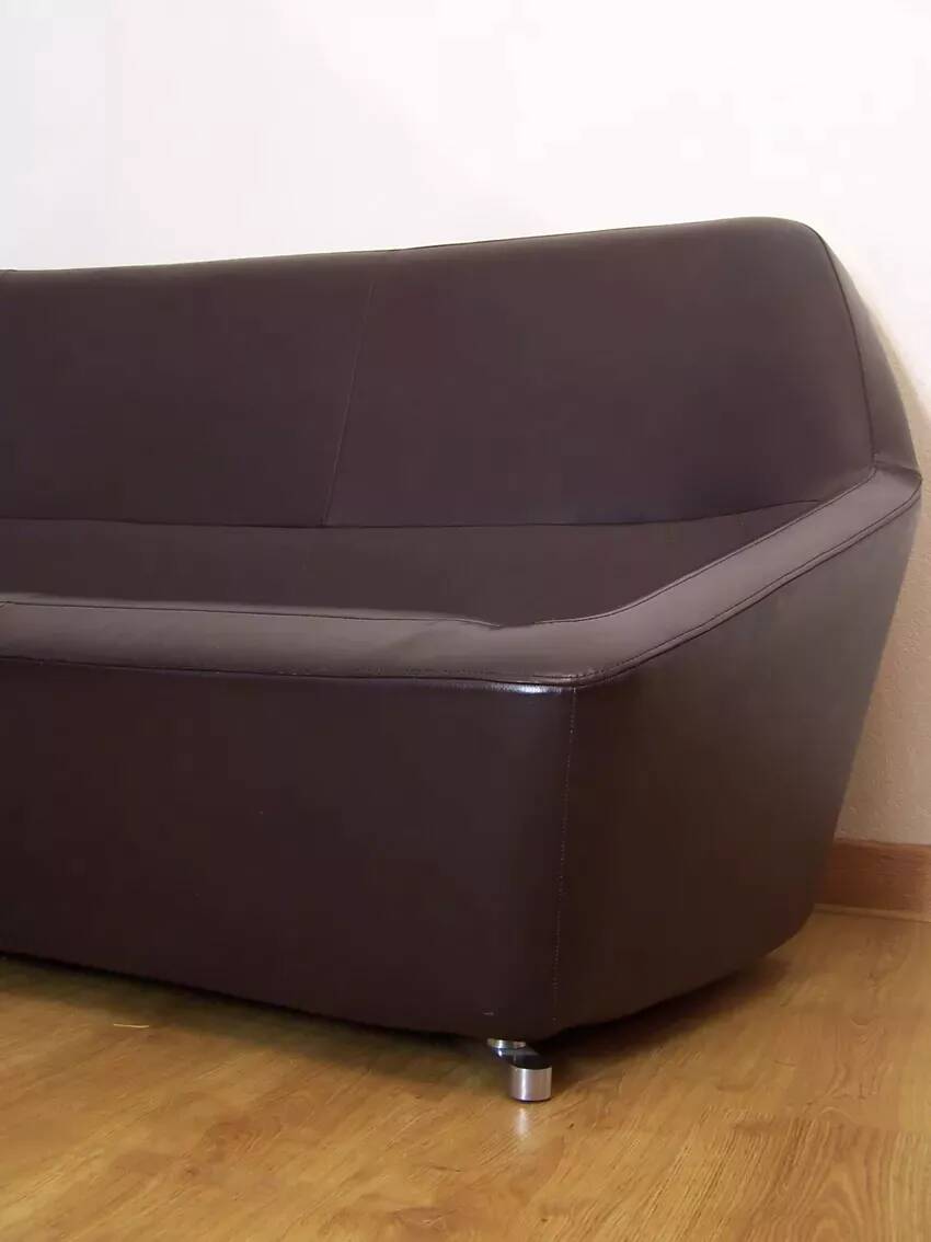 Cinna leather sofa designed by François Bauchet
