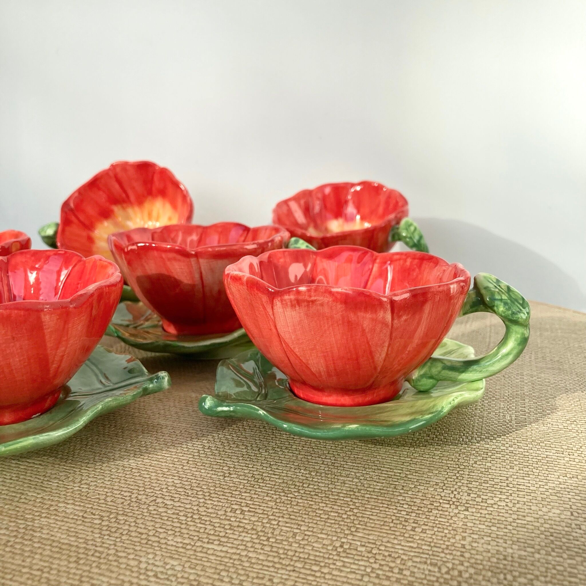 Coffee cups flowers slurry