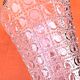 Vase en verre moulé transparent à décor de facettes, années 1950