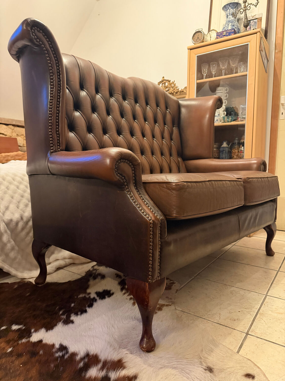 Chesterfield 2-seater Queen Anne sofa