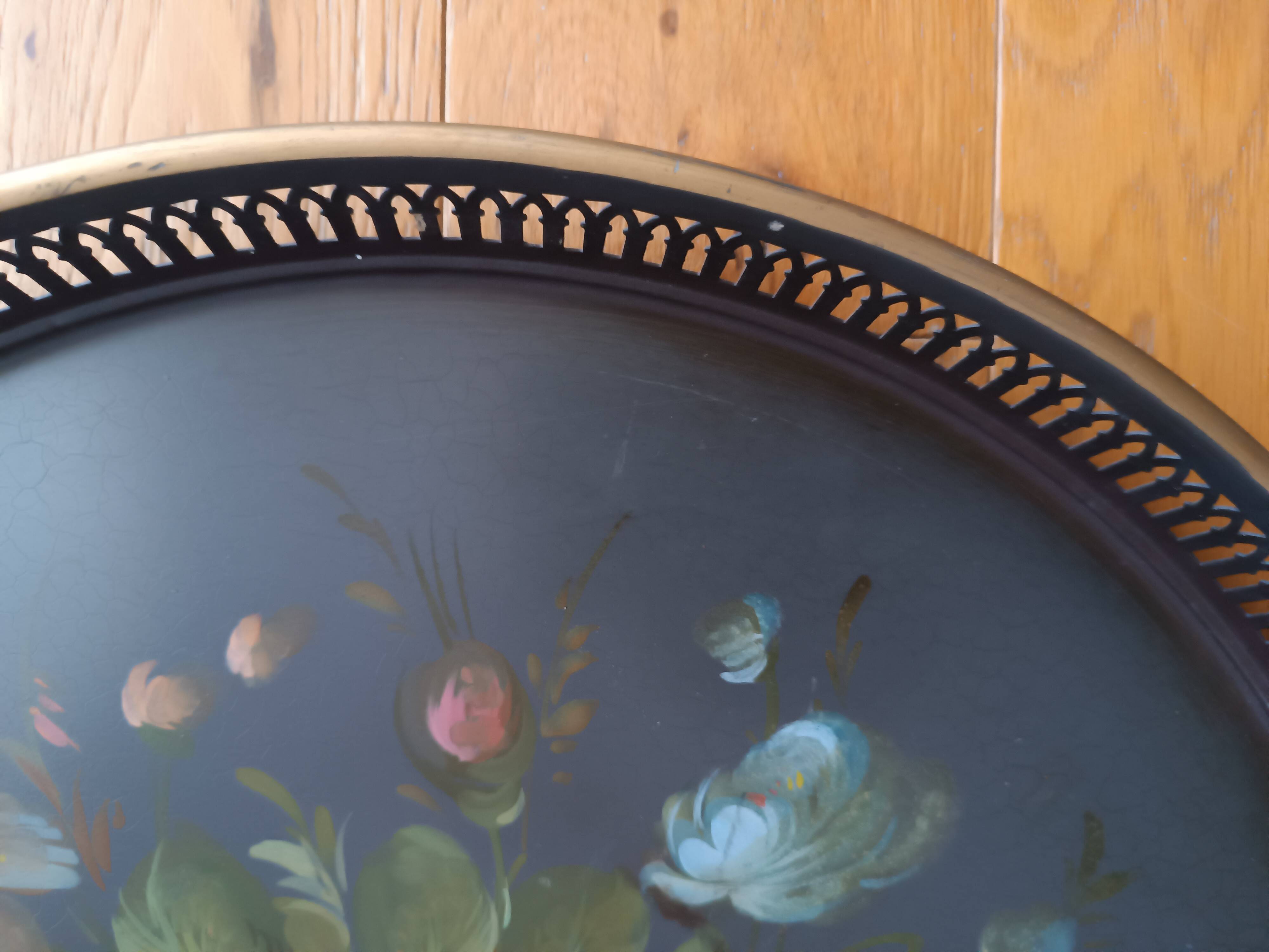 Napoleon III painted sheet metal round serving tray