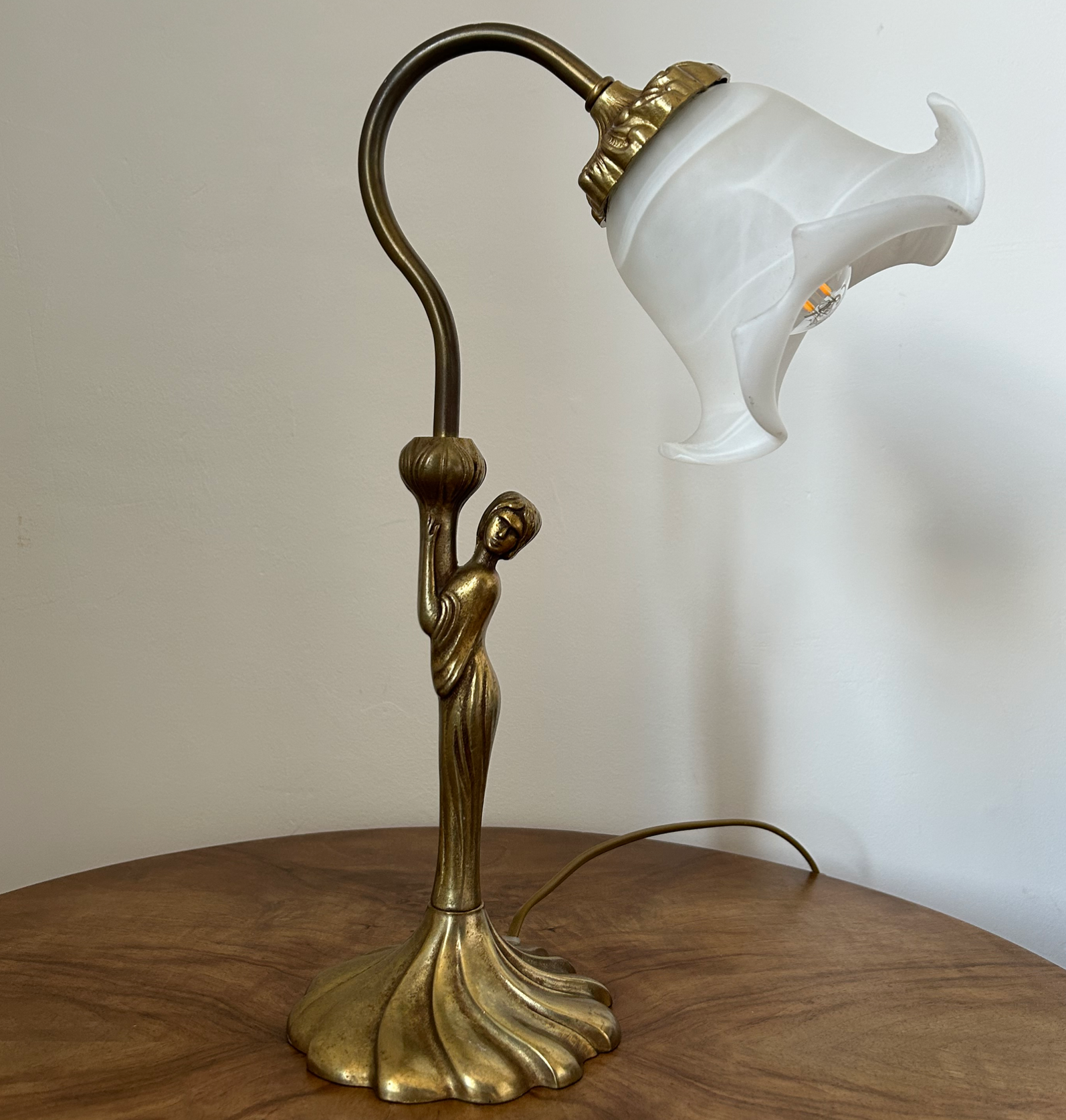 Art Deco desk lamp in bronze and brass.
