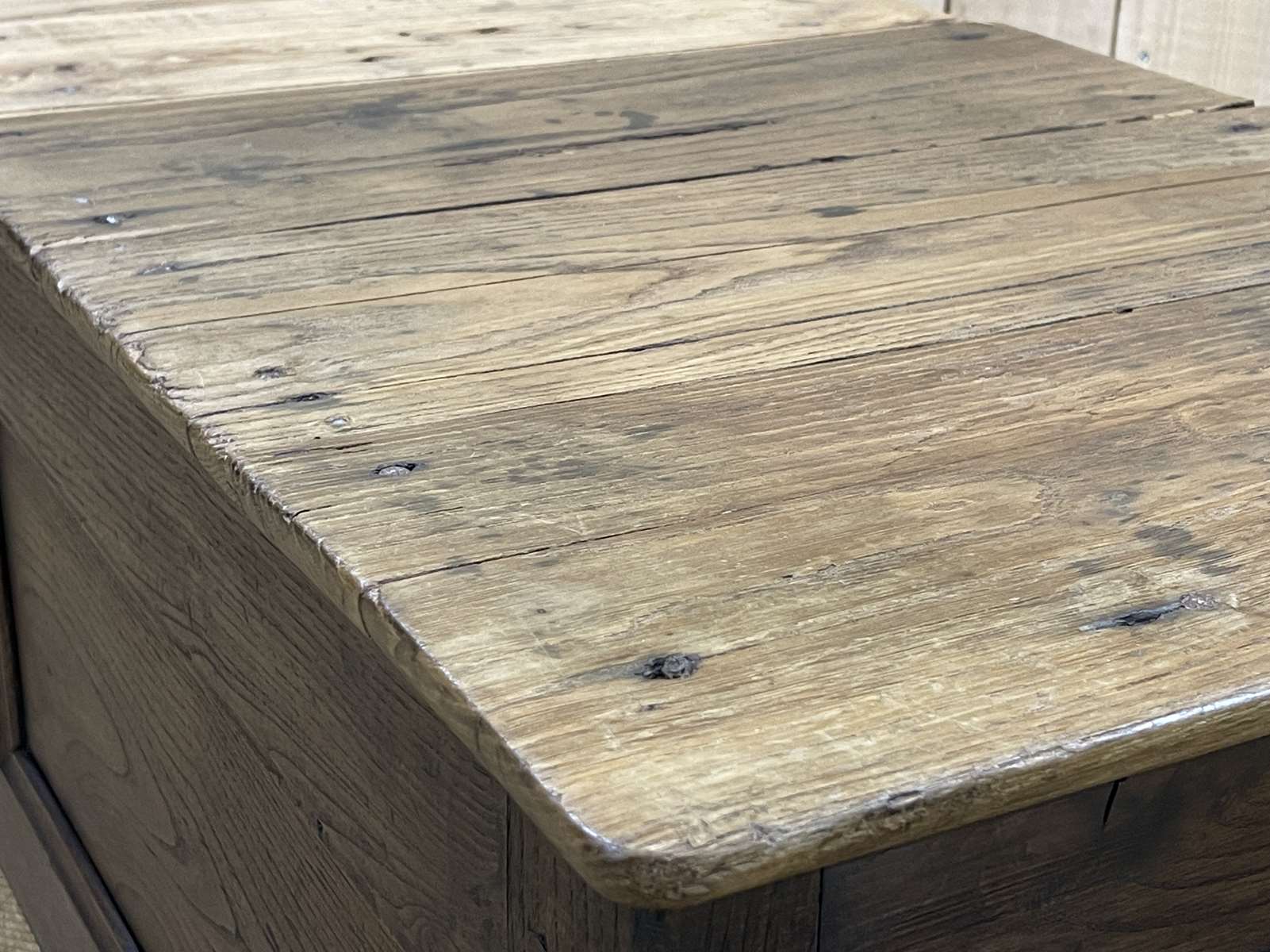 Banc coffre breton XIXème en orme et châtaignier